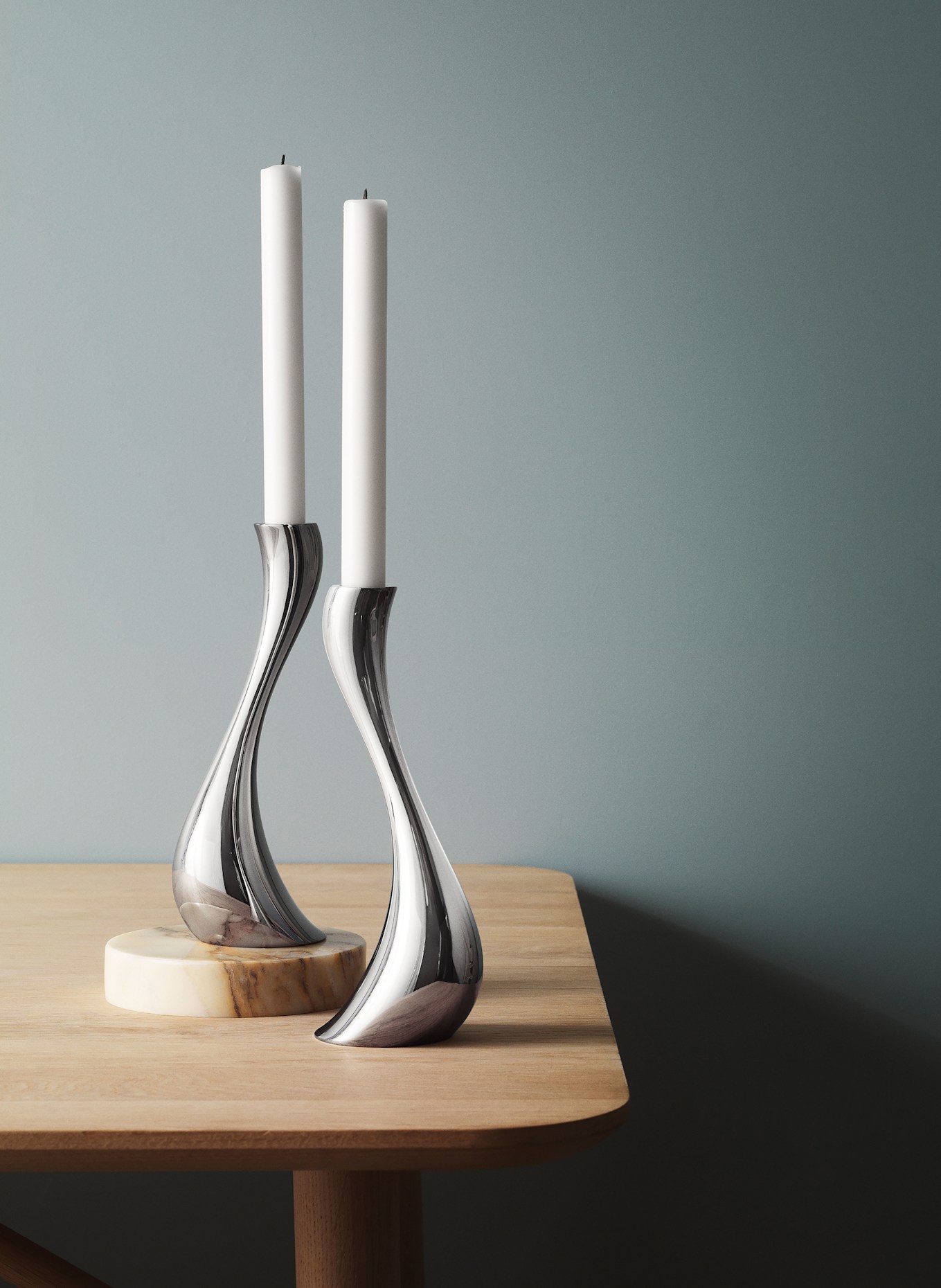 GEORG JENSEN Sada dvou svícnů COBRA LARGE: STŘÍBRNÁ