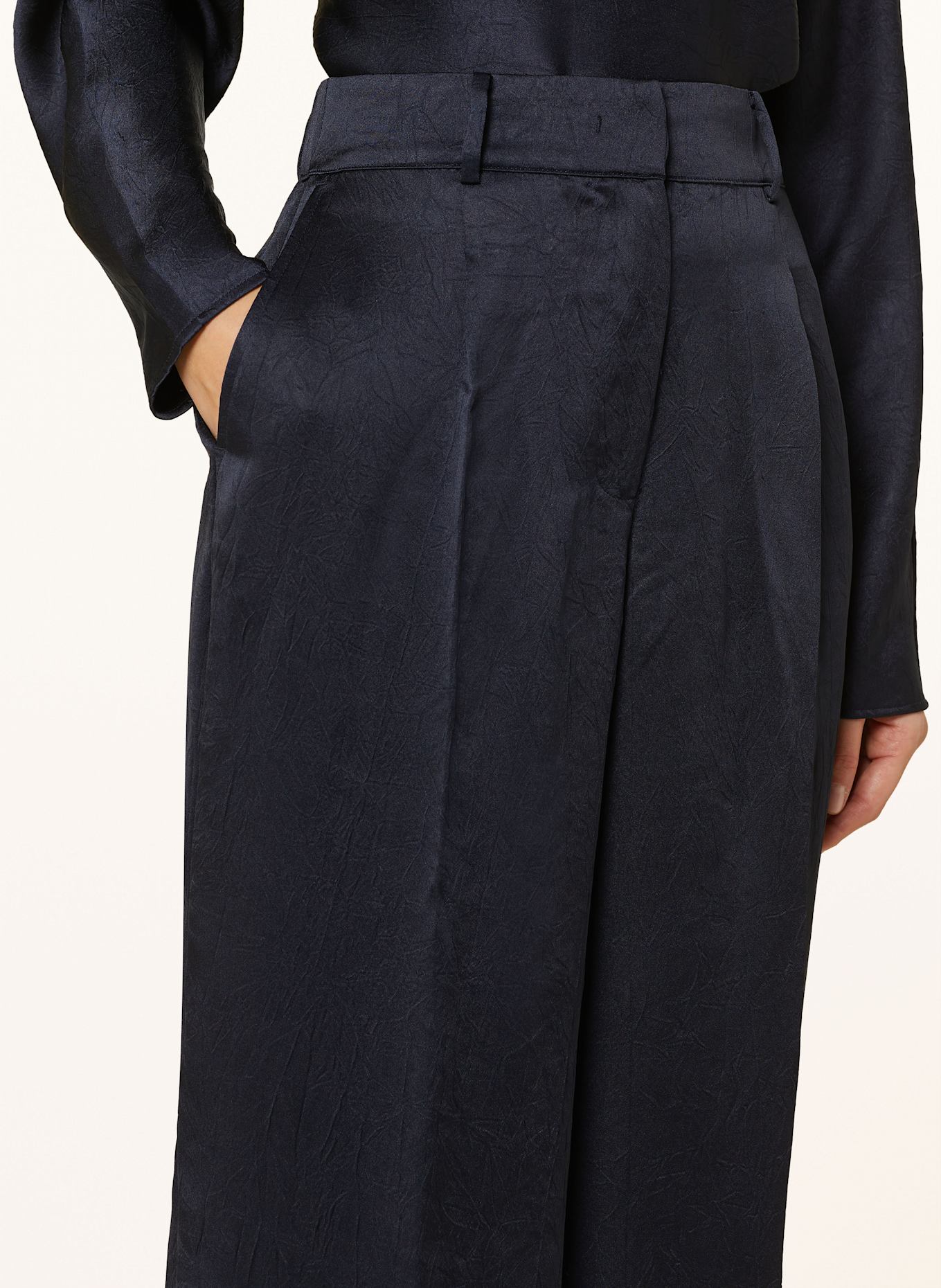 DANTE6 Marlenehose aus Satin: DUNKELBLAU