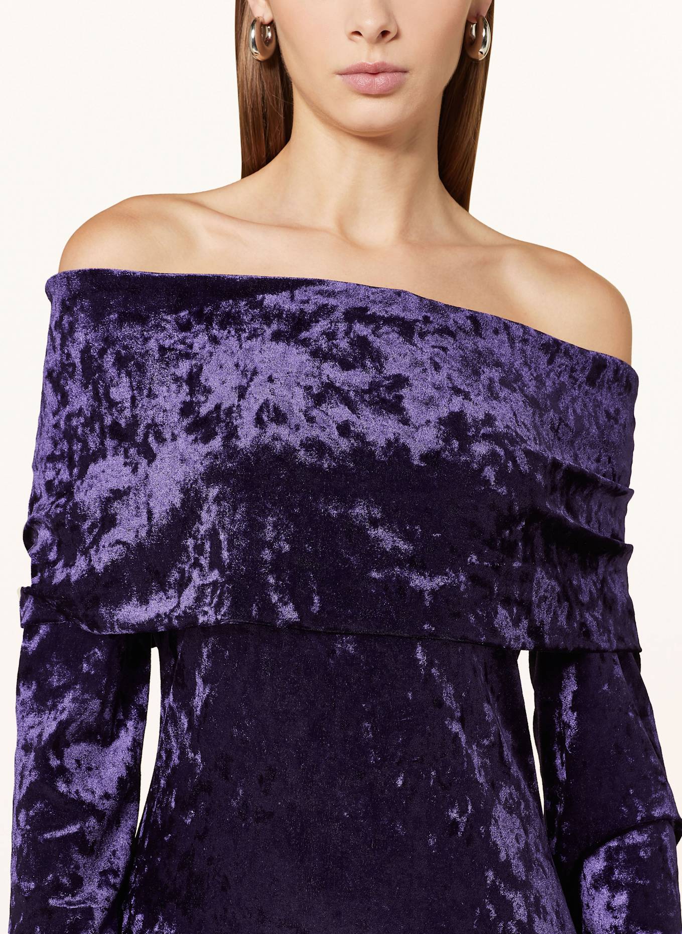 JUNE FRIDAYS Off-Shoulder-Kleid aus Samt: LILA