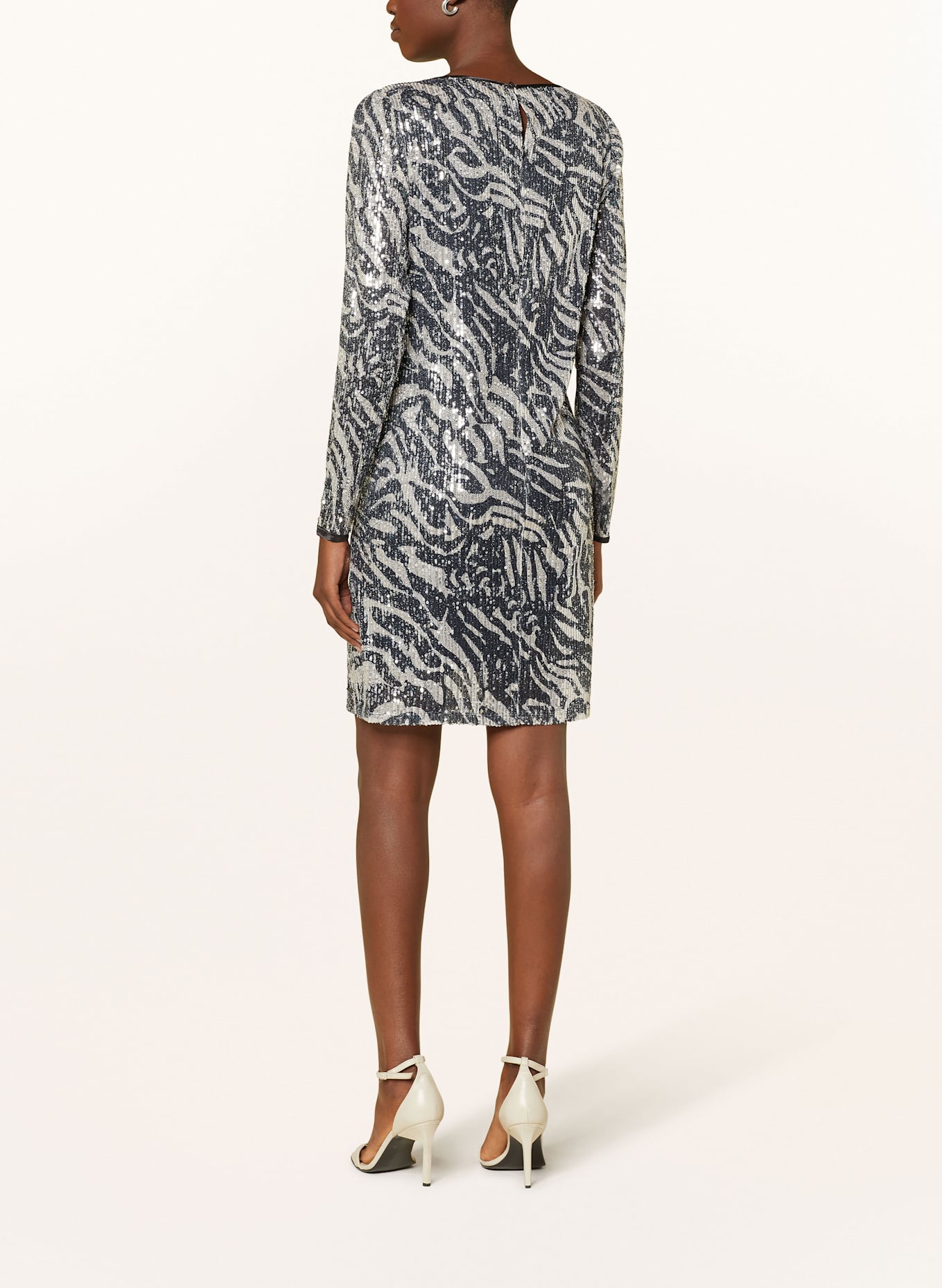 BETTY&CO Šaty s flitry: ČERNÁ / REŽNÁ