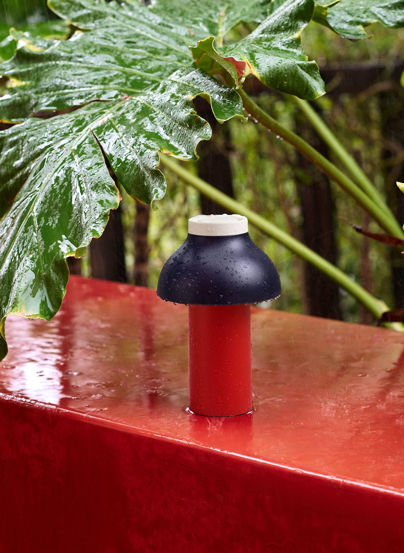 HAY Tischleuchte PC PORTABLE: ROT / DUNKELBLAU