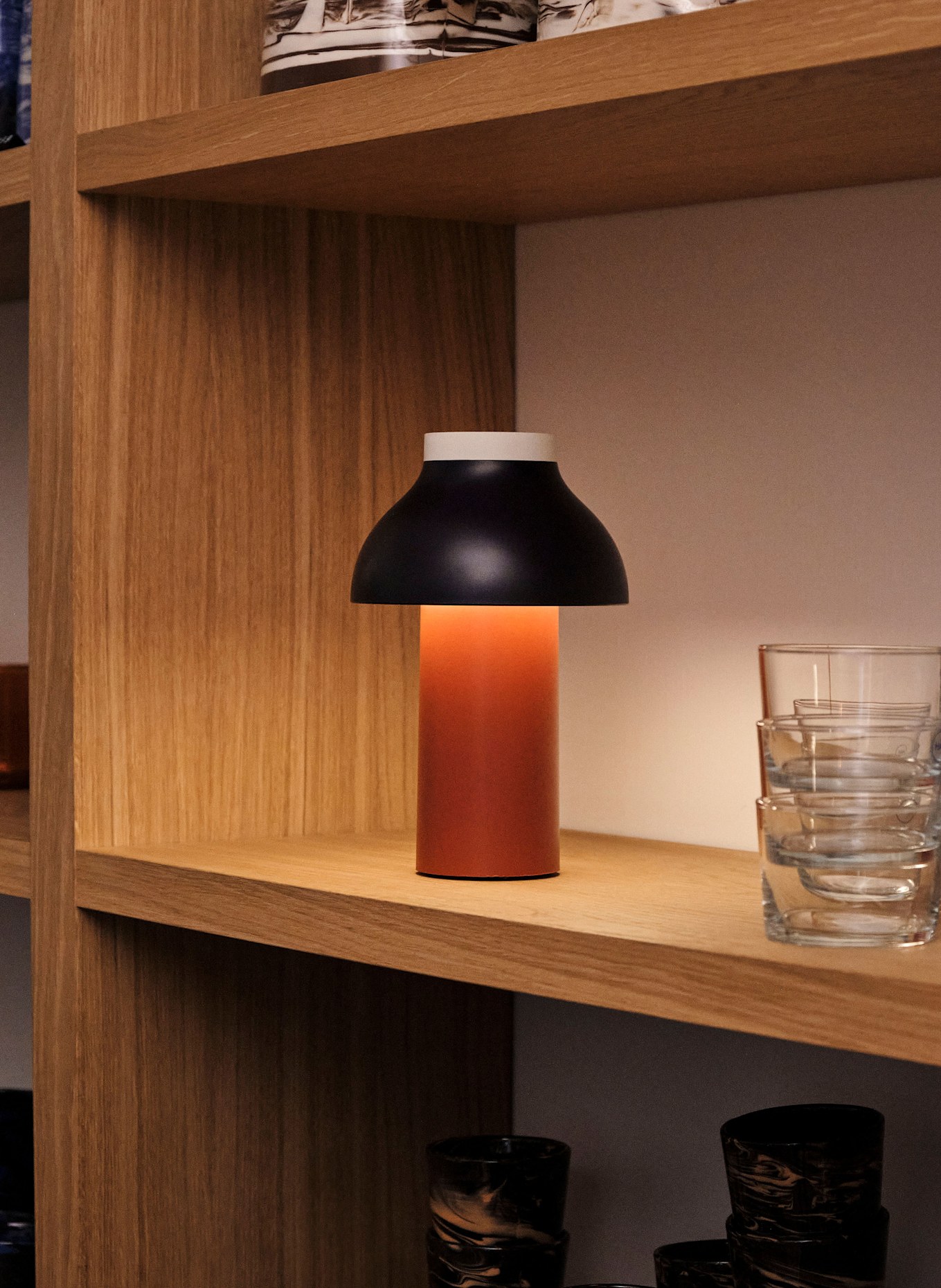 HAY Tischleuchte PC PORTABLE: ROT / DUNKELBLAU