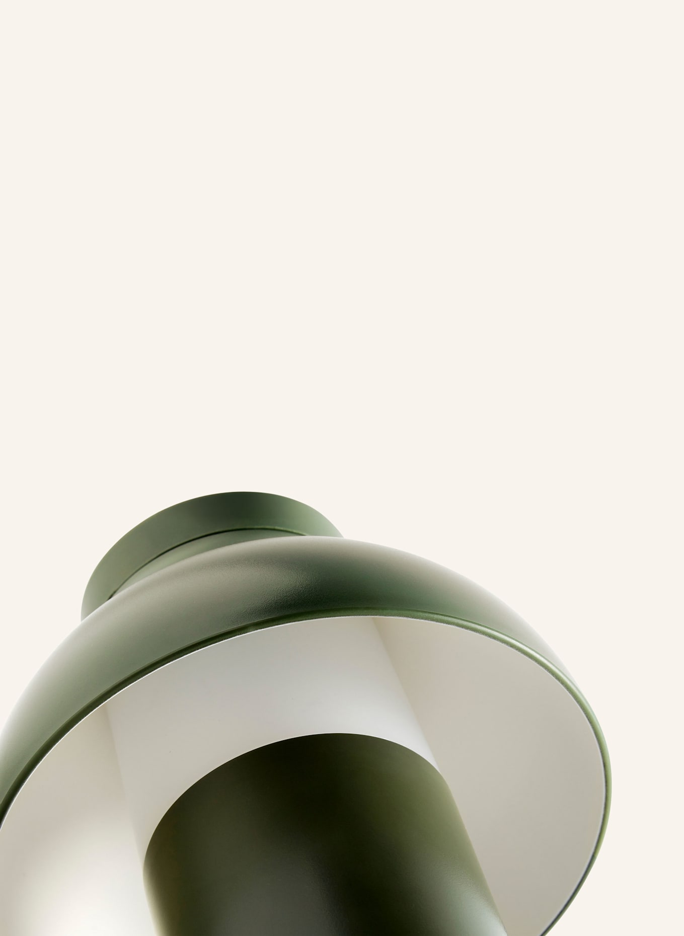 HAY Tischleuchte PC PORTABLE: OLIV