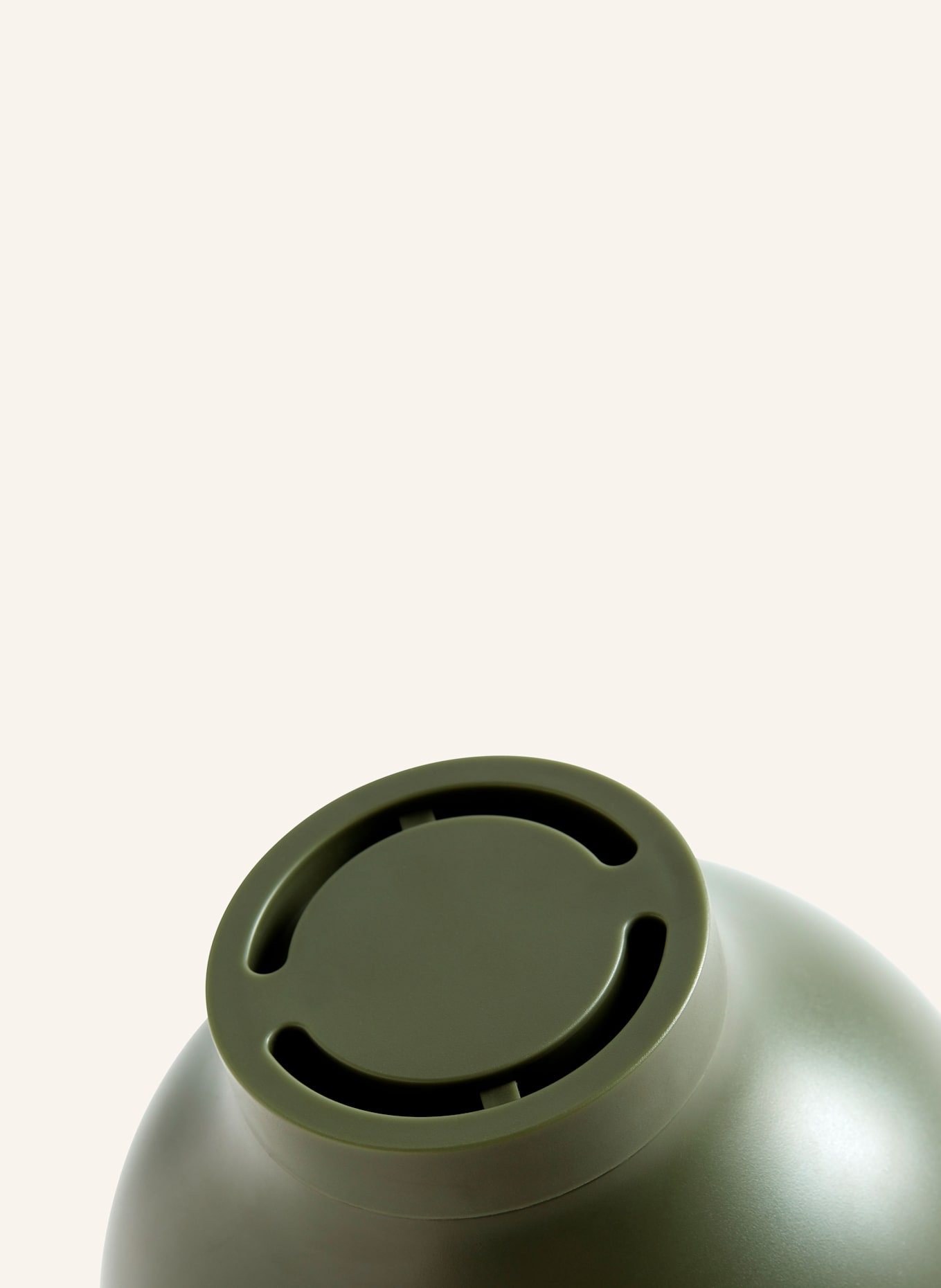 HAY Tischleuchte PC PORTABLE: OLIV