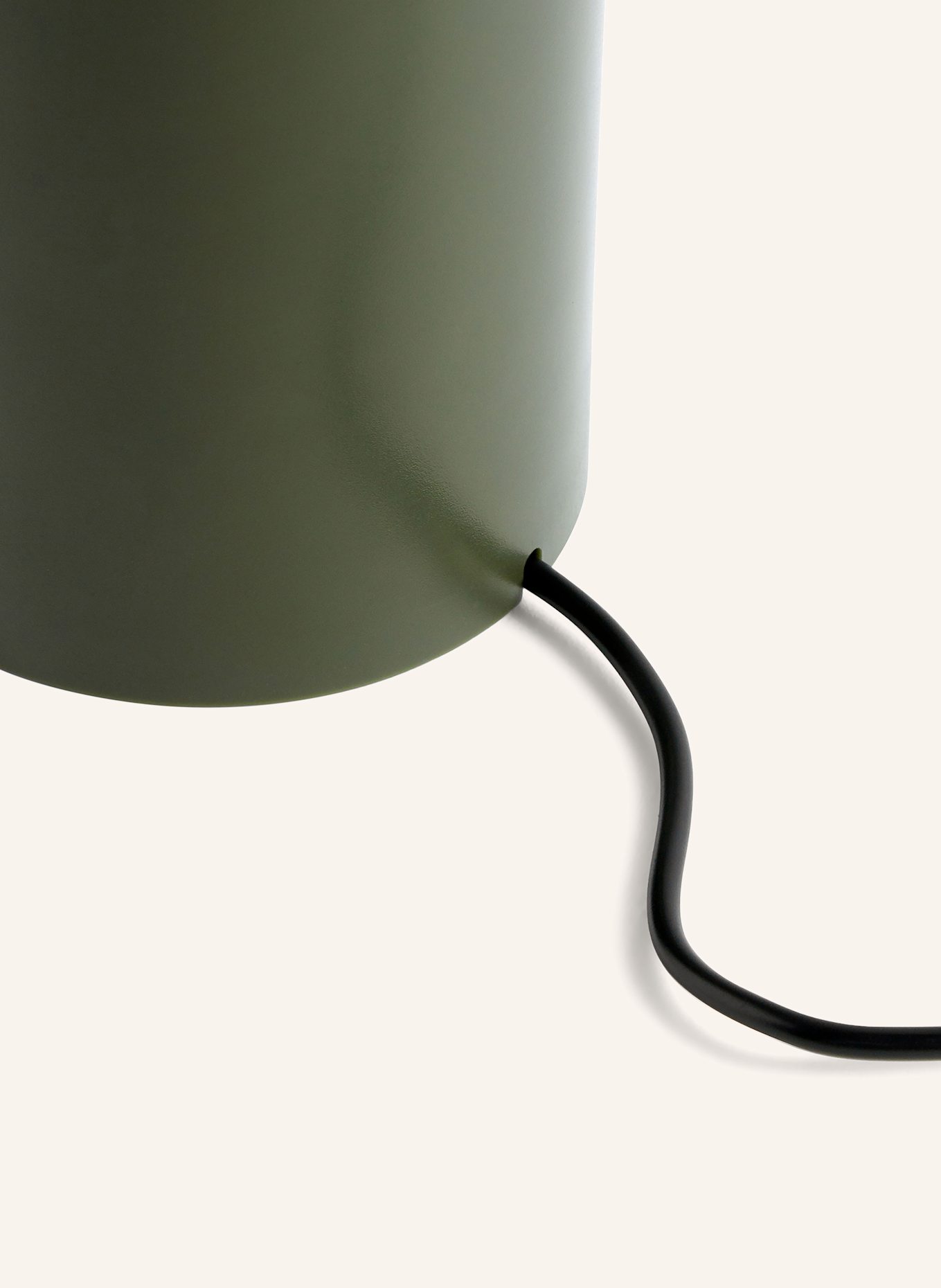 HAY Tischleuchte PC PORTABLE: OLIV