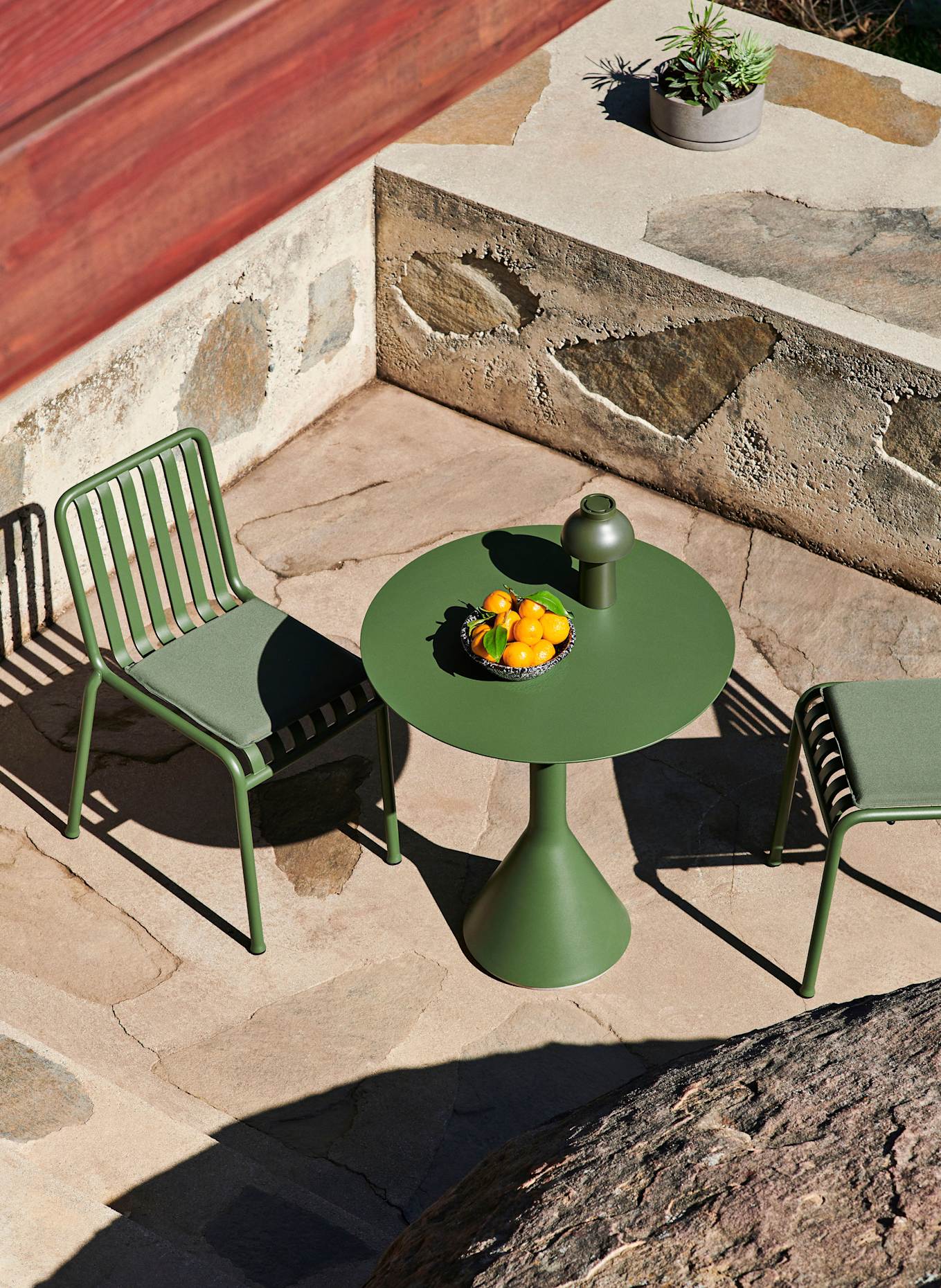 HAY Tischleuchte PC PORTABLE: OLIV