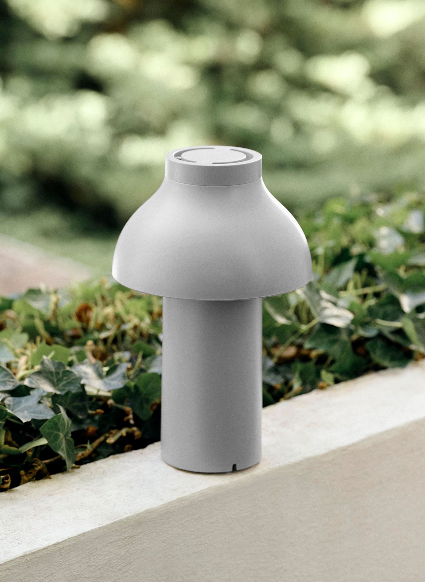 HAY Tischleuchte PC PORTABLE: HELLGRAU