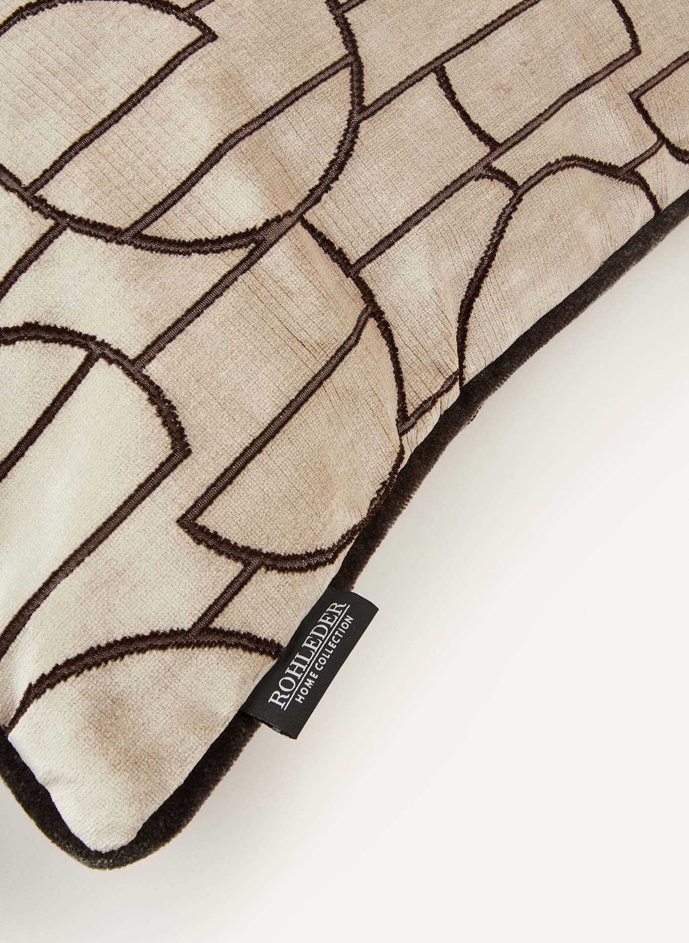 ROHLEDER Dekokissen CASINO aus Samt mit Federfüllung: HELLBRAUN / SCHWARZ