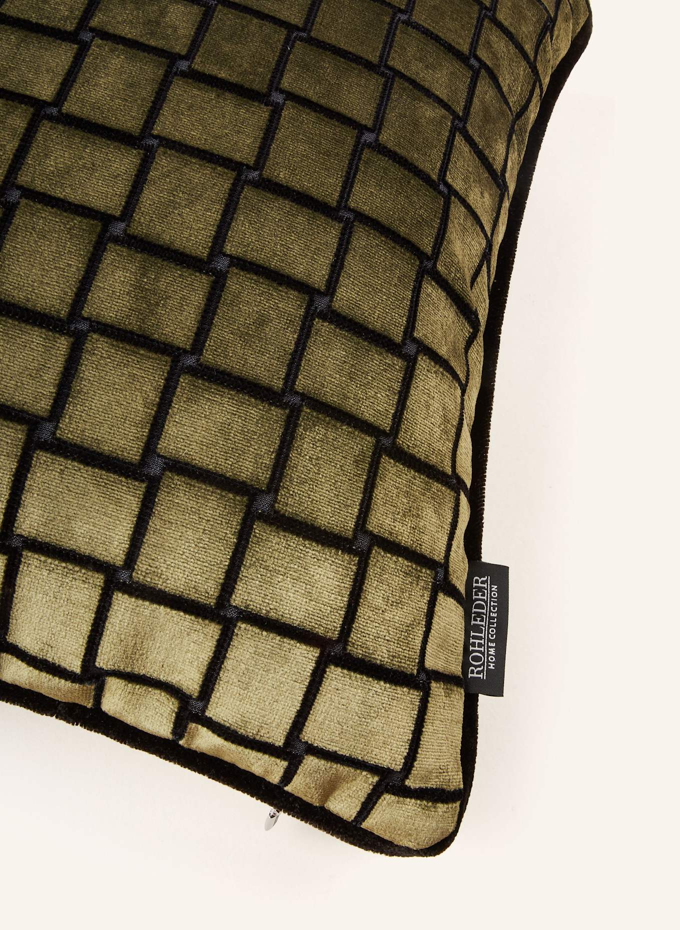 ROHLEDER Dekokissen MOONRAKER aus Samt: OLIV / SCHWARZ