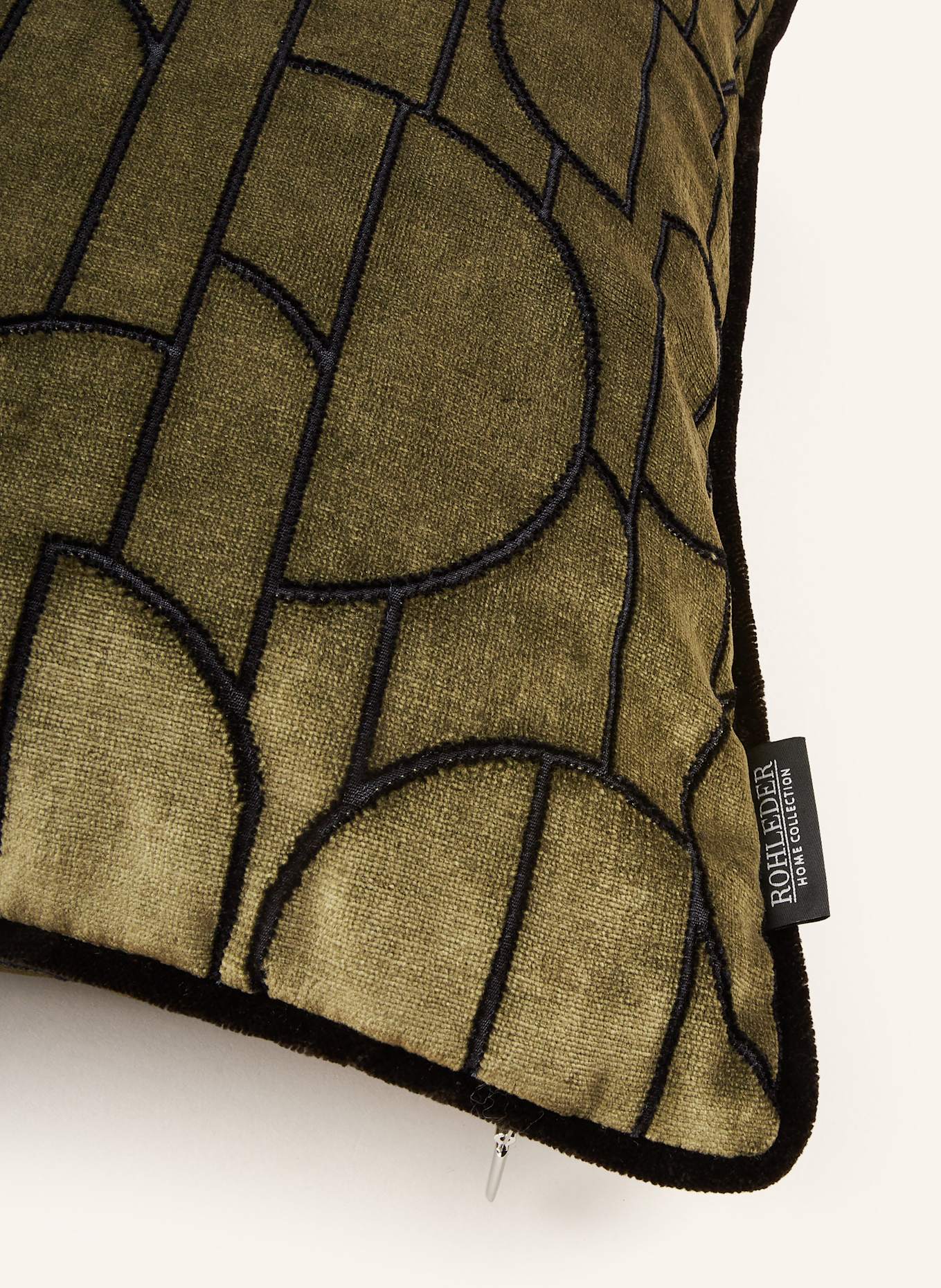 ROHLEDER Dekokissen CASINO aus Samt mit Federfüllung: OLIV / SCHWARZ