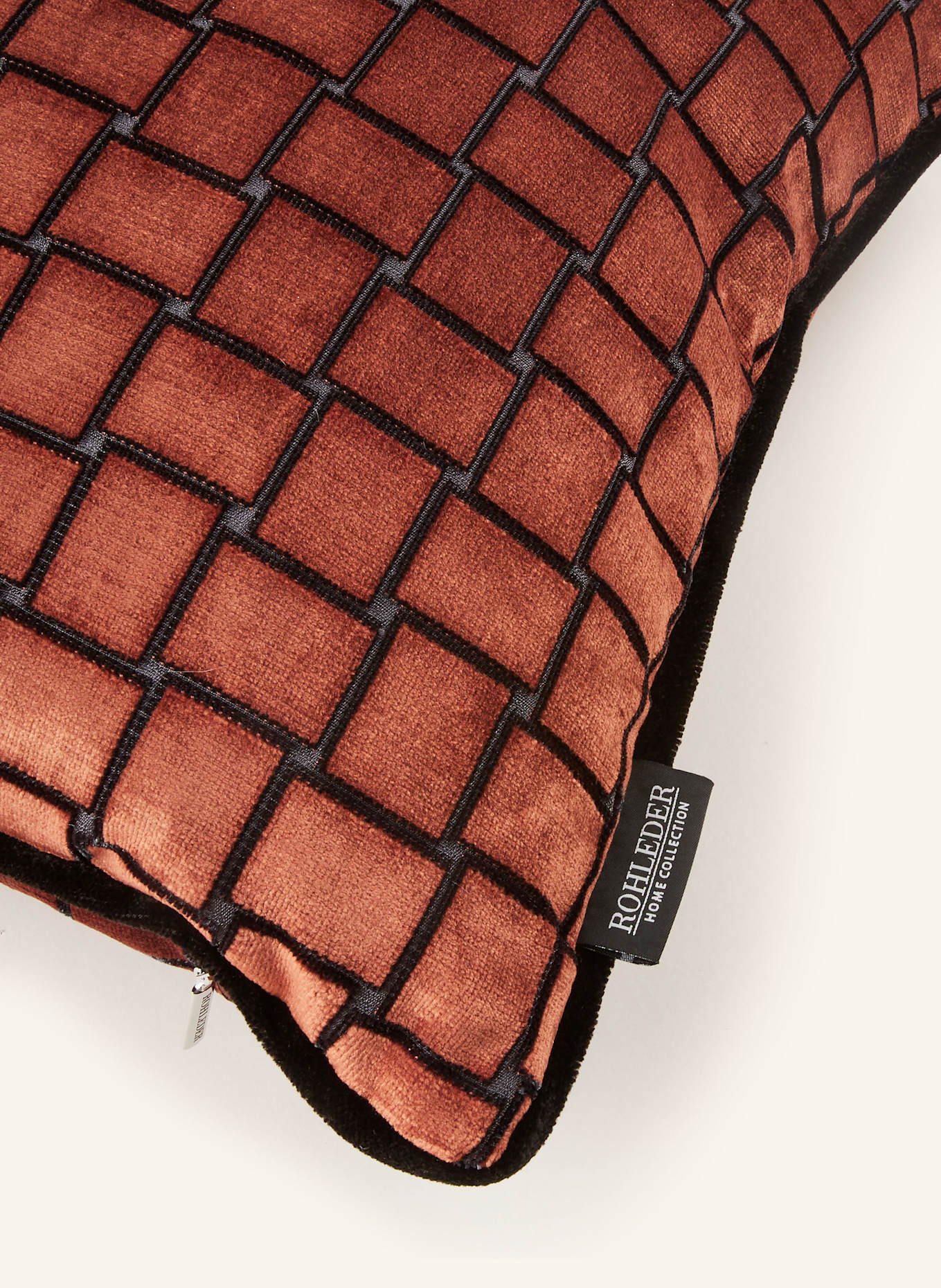 ROHLEDER Dekokissen MOONRAKER aus Samt: ORANGE / SCHWARZ