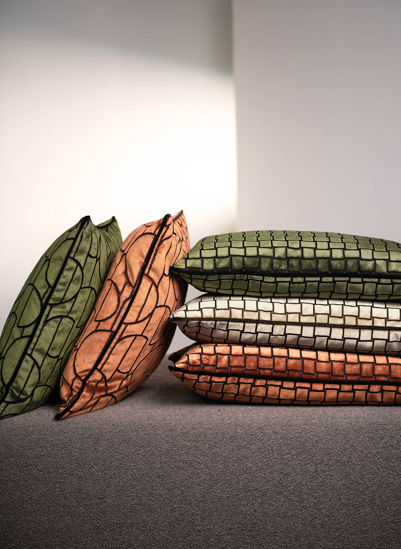 ROHLEDER Dekokissen MOONRAKER aus Samt: HELLBRAUN