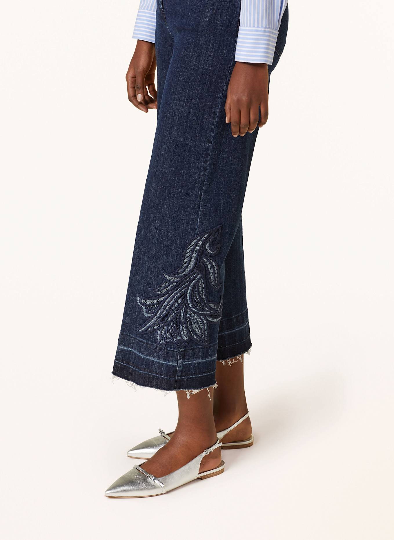 SEM PER LEI 7/8 džíny s děrovanou krajkou: TMAVĚ MODRÁ