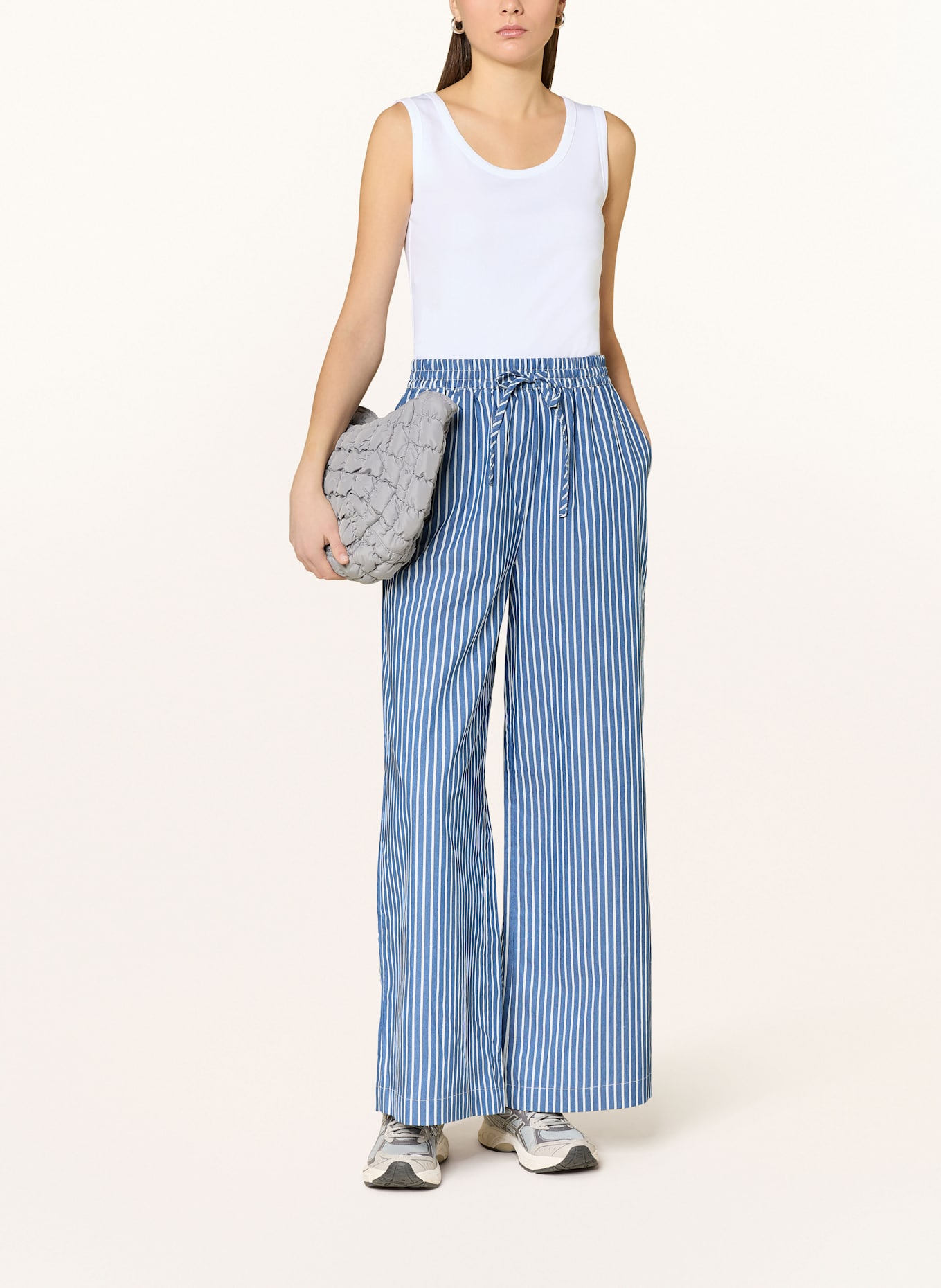 darling harbour Top: WEISS