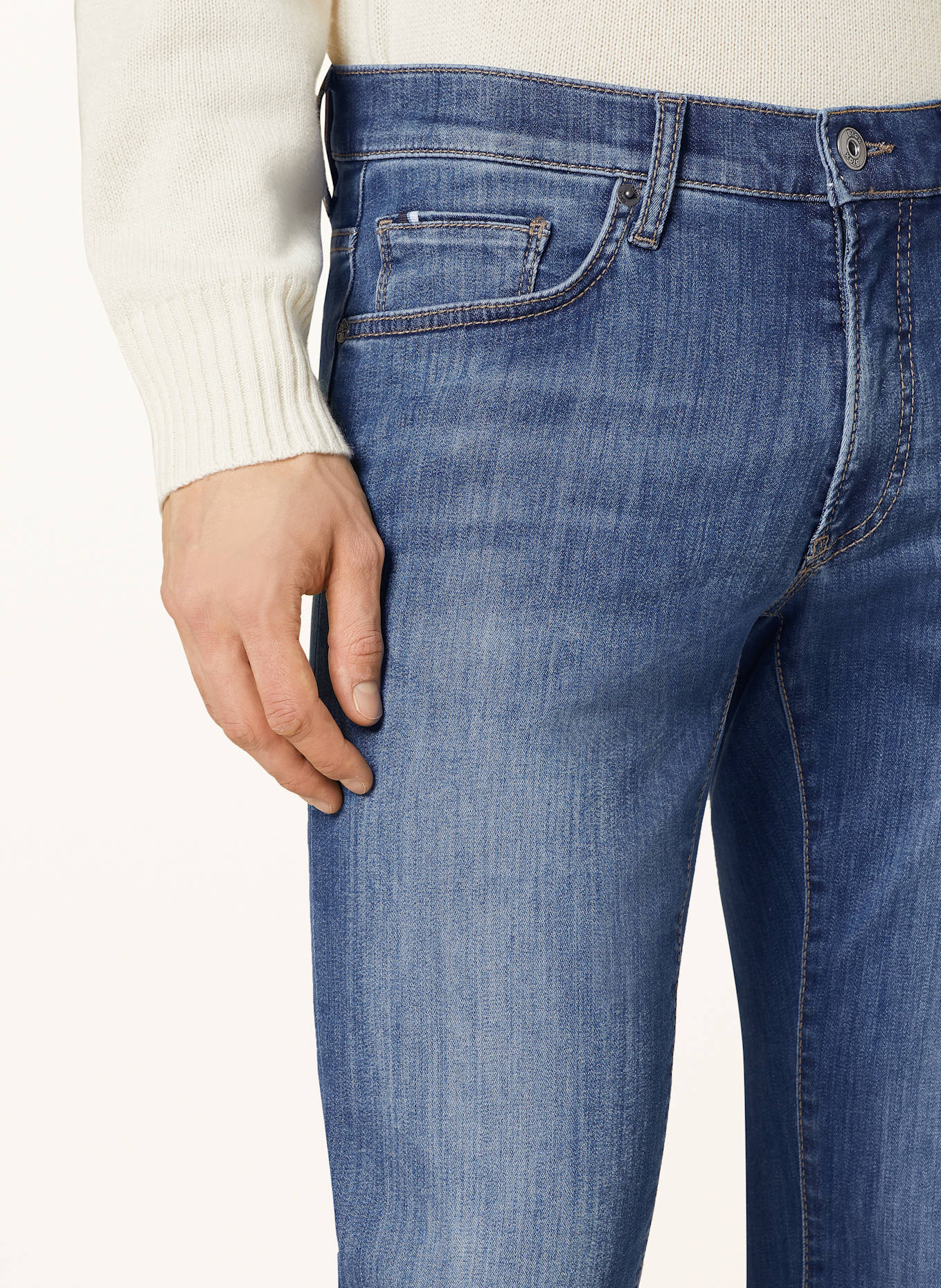 BRAX Jeans CHUCK modern fit, Color: 26 LIGHT BLUE (Image 5)