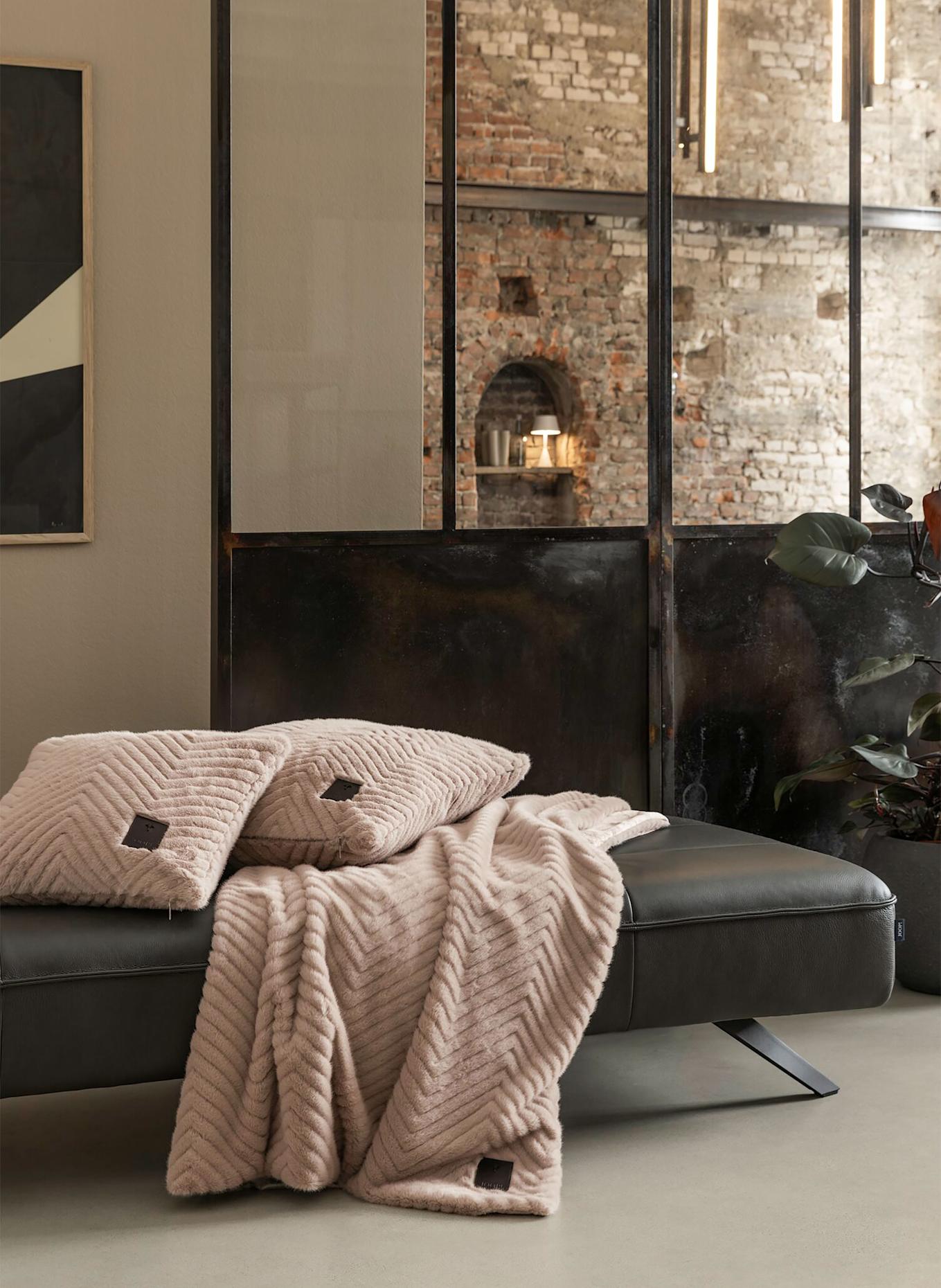 JOOP! Pled ze sztucznego futra J!ELEGANT: SZARY