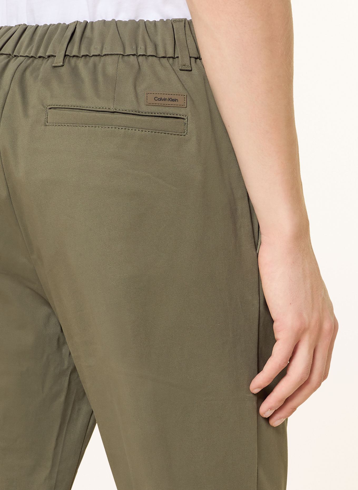 Calvin Klein Chino Tapered Fit: OLIV