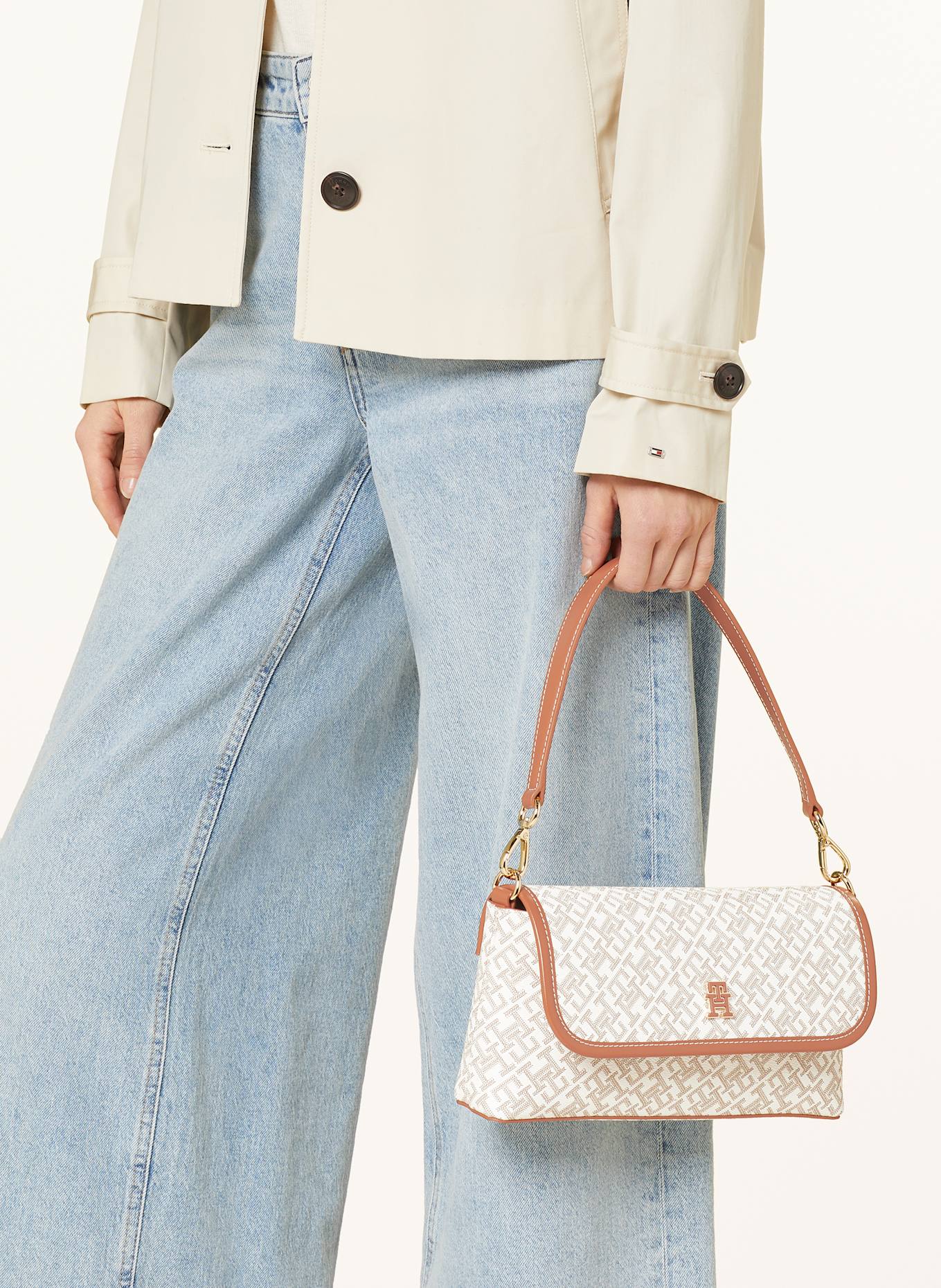 TOMMY HILFIGER Crossbody bag in white/ cognac