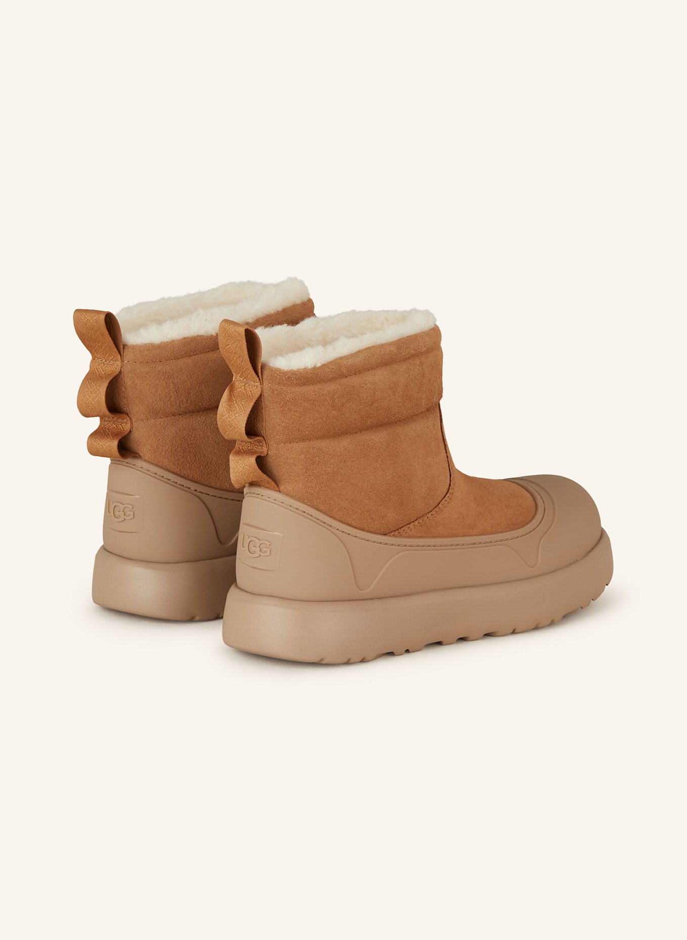 Tan classic uggs 2025