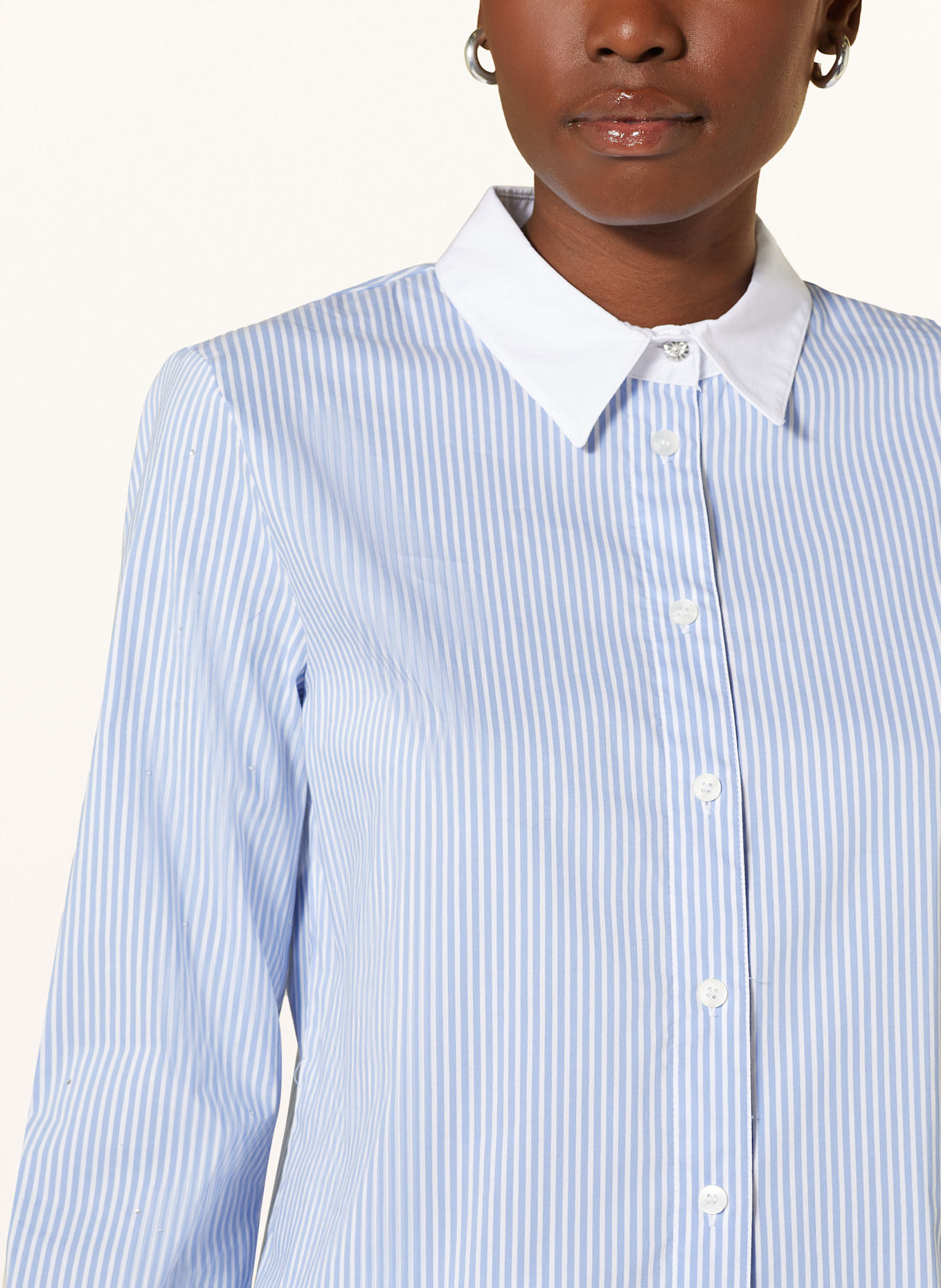 CARTOON Hemdbluse mit Schmucksteinen: HELLBLAU / WEISS