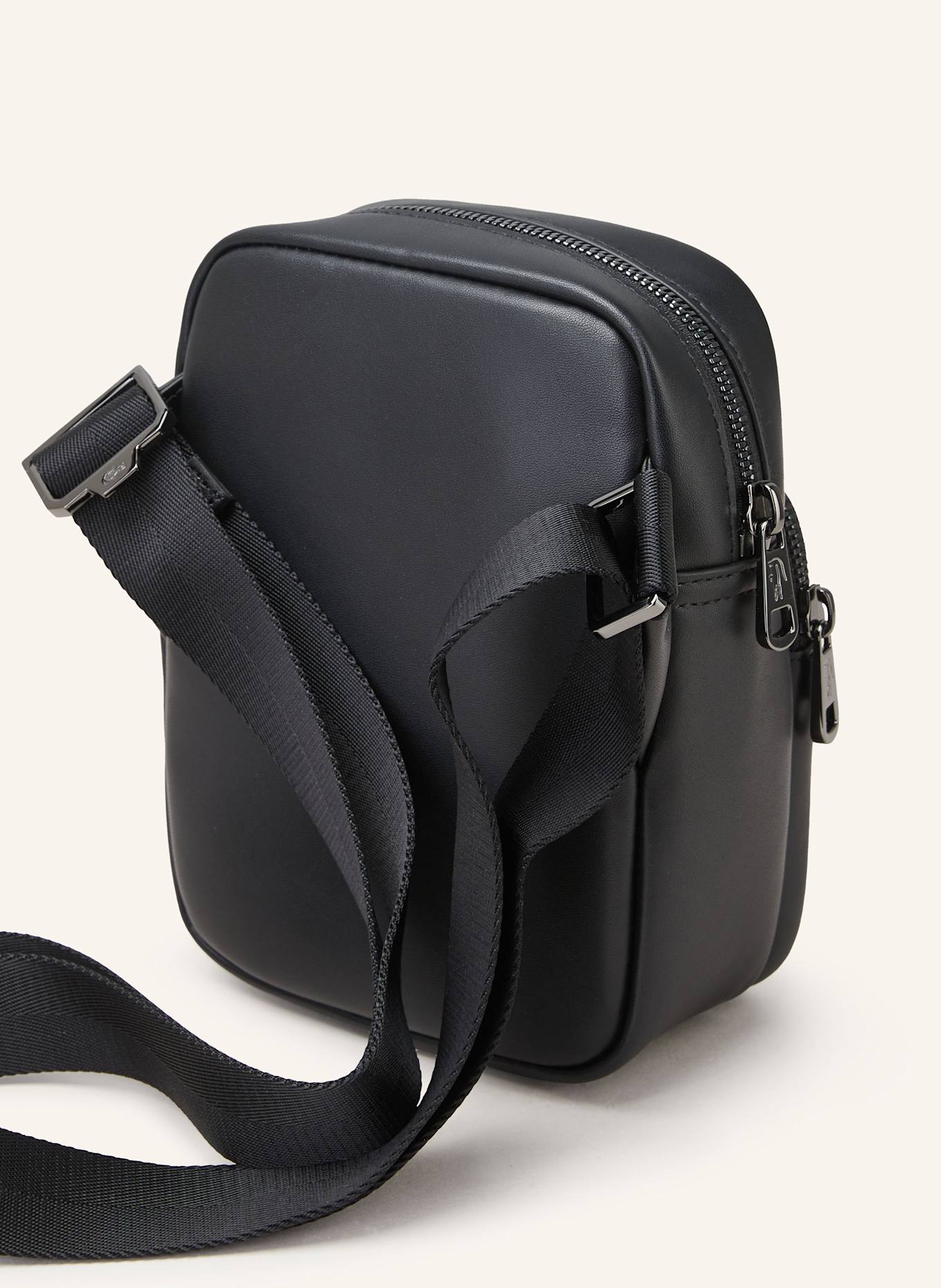 LACOSTE Umhängetasche: SCHWARZ