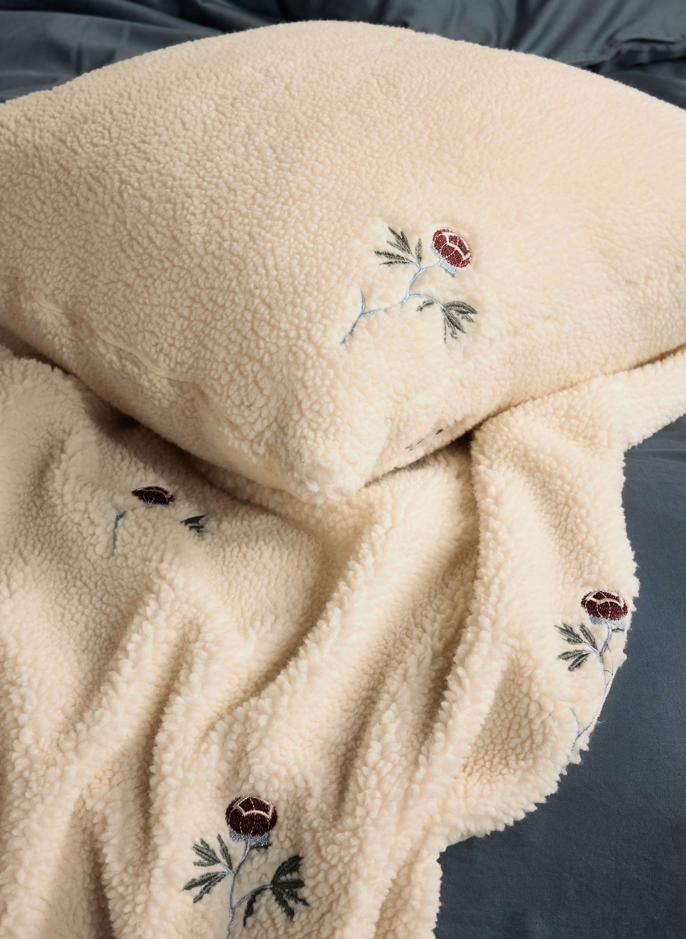 ESSENZA Pled MARISOL: KREMOWY