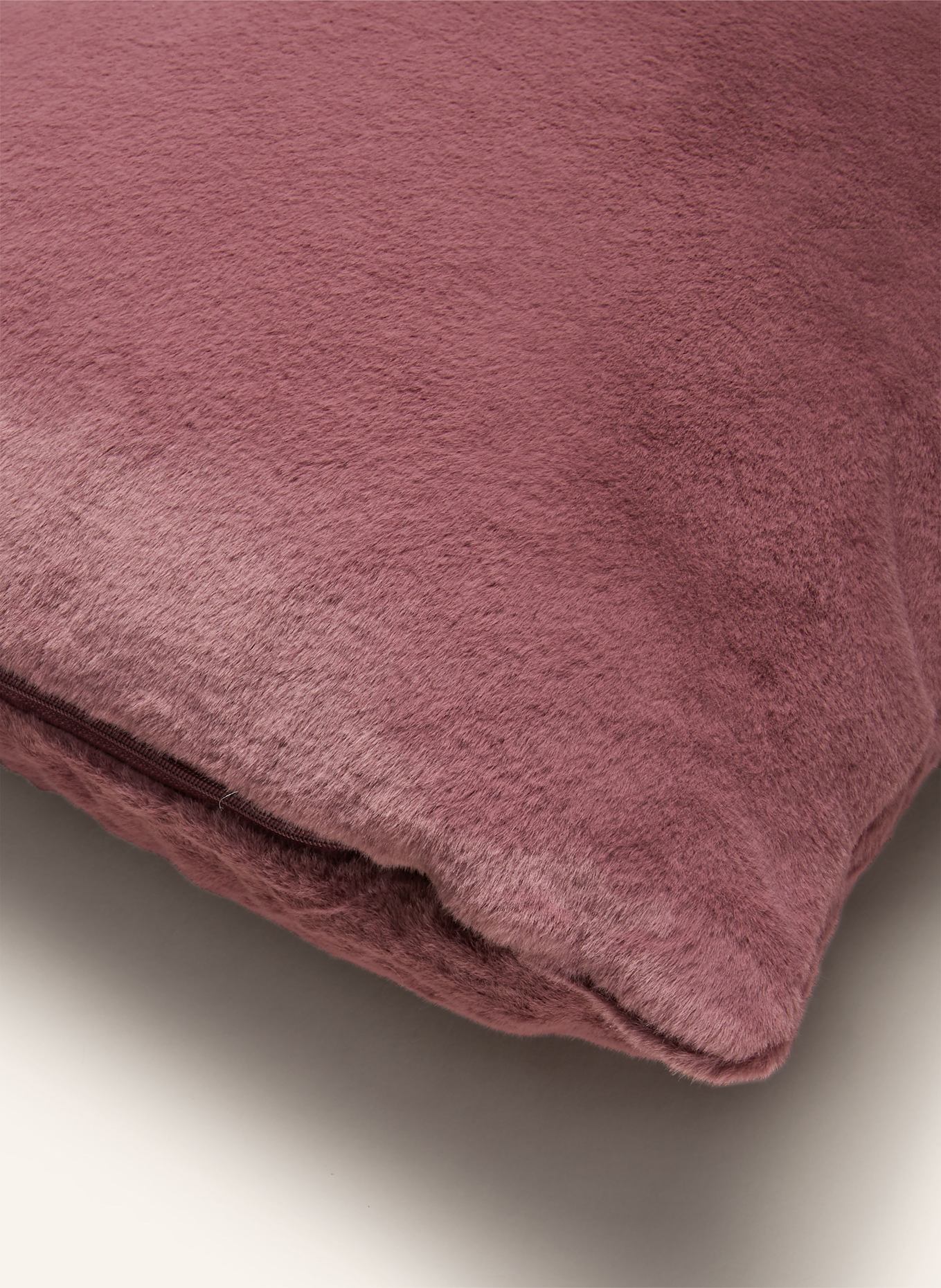 ESSENZA Poduszka dekoracyjna FURRY ze sztucznego futra: BRUDNY RÓŻ