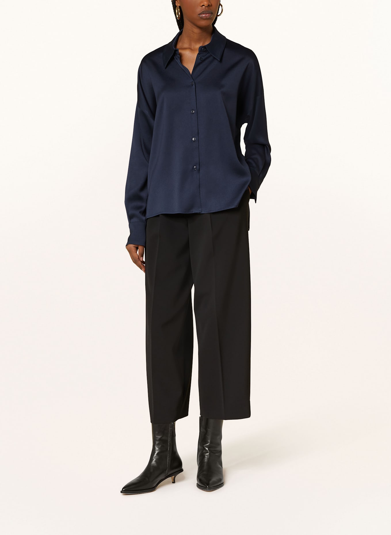 DRYKORN Hemdbluse CLOELIA aus Satin: DUNKELBLAU