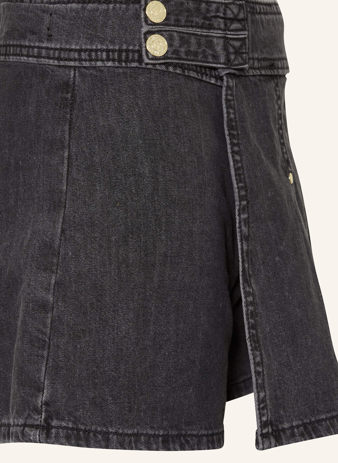 GUESS Džínové šortky v zavinovacím vzhledu: ČERNÁ