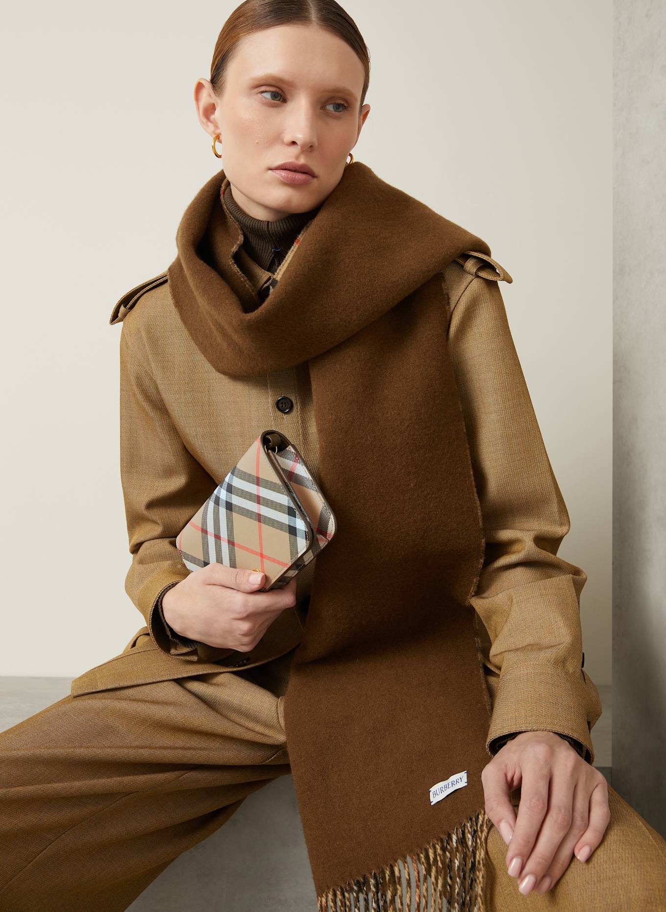 BURBERRY Geldbörse zum Umhängen: BEIGE / SCHWARZ / ROT