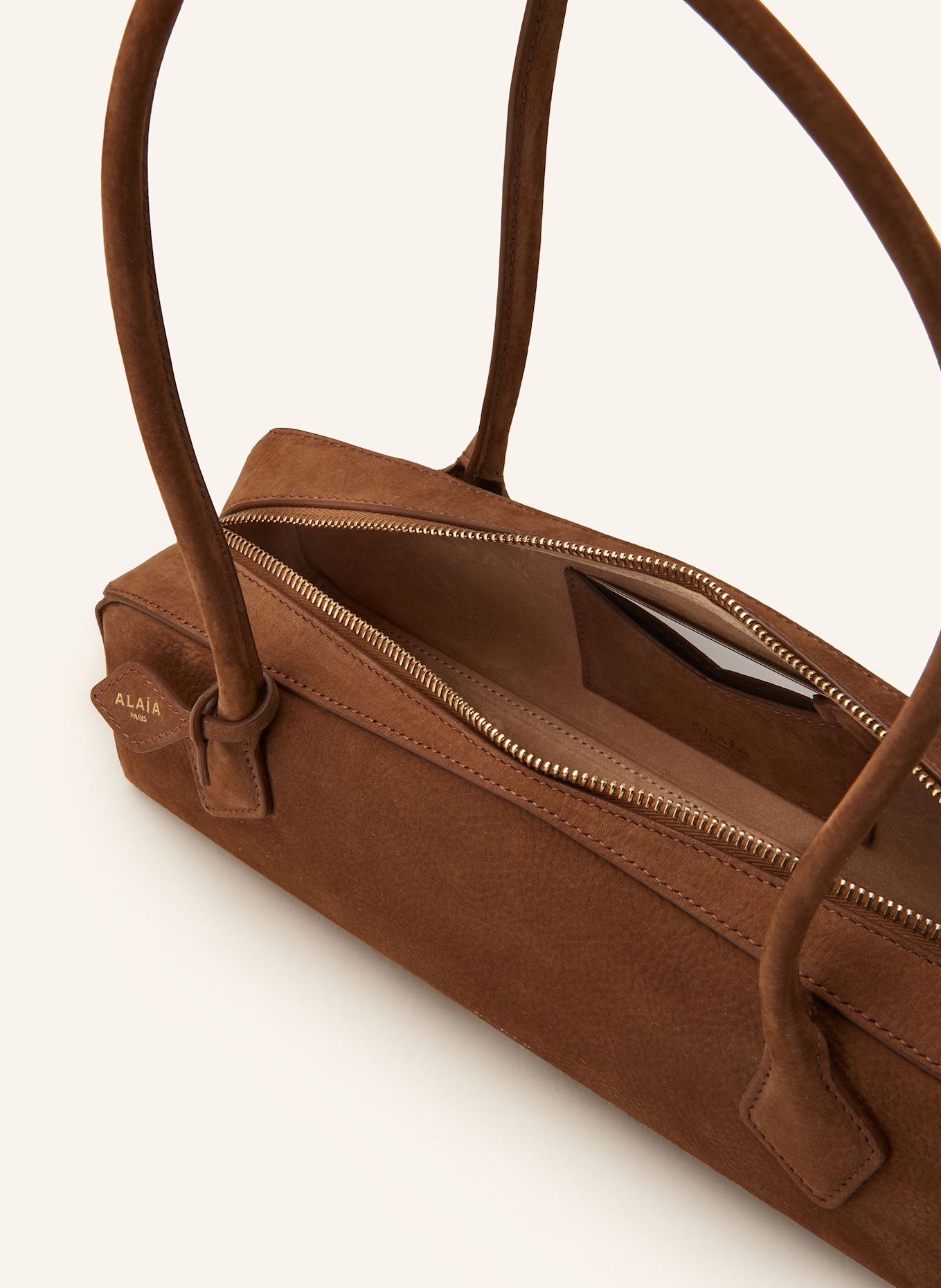 ALAÏA Schultertasche LE TECKEL MEDIUM: BRAUN