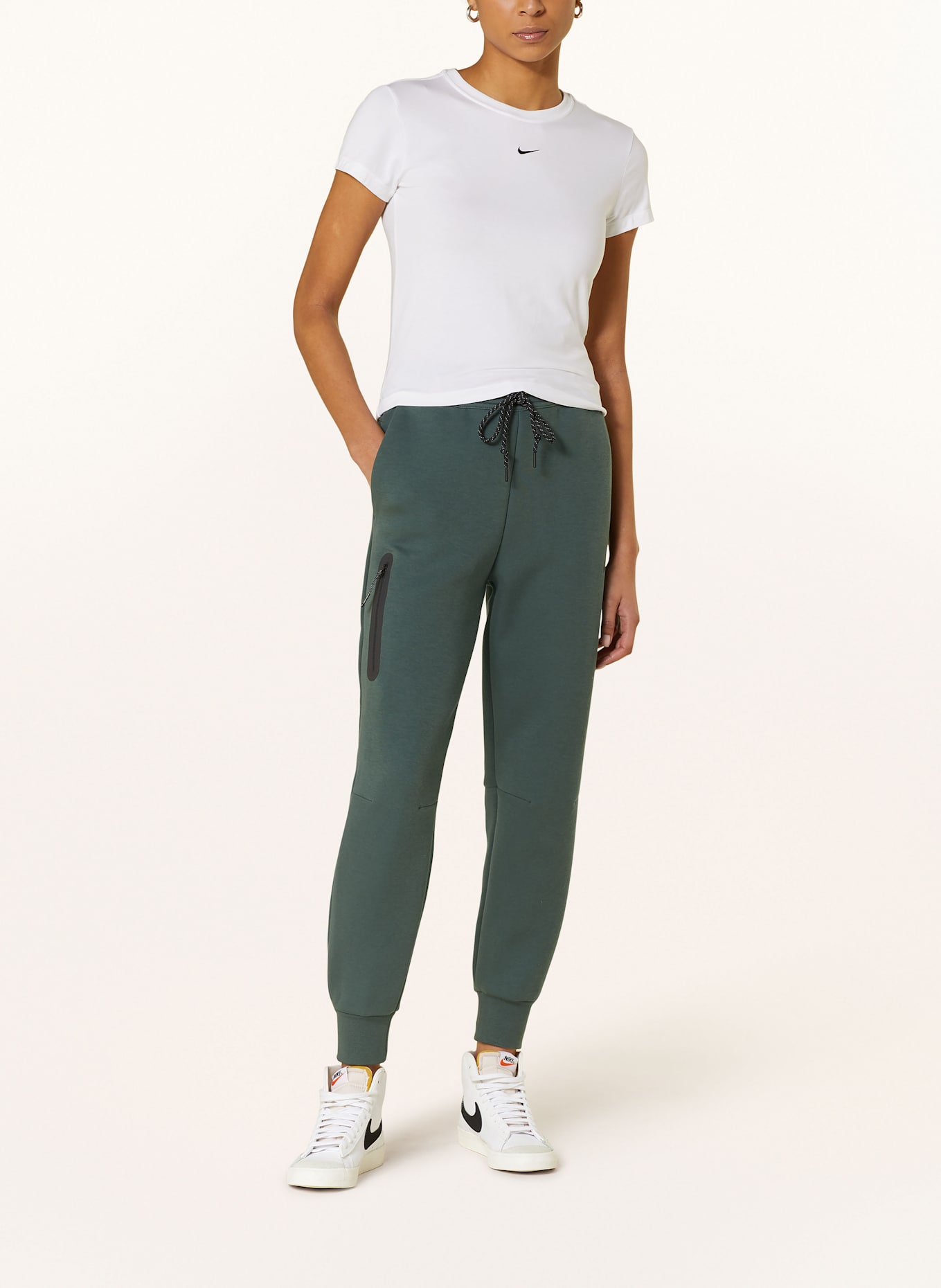 Nike Sweatpants SPORTSWEAR in teal