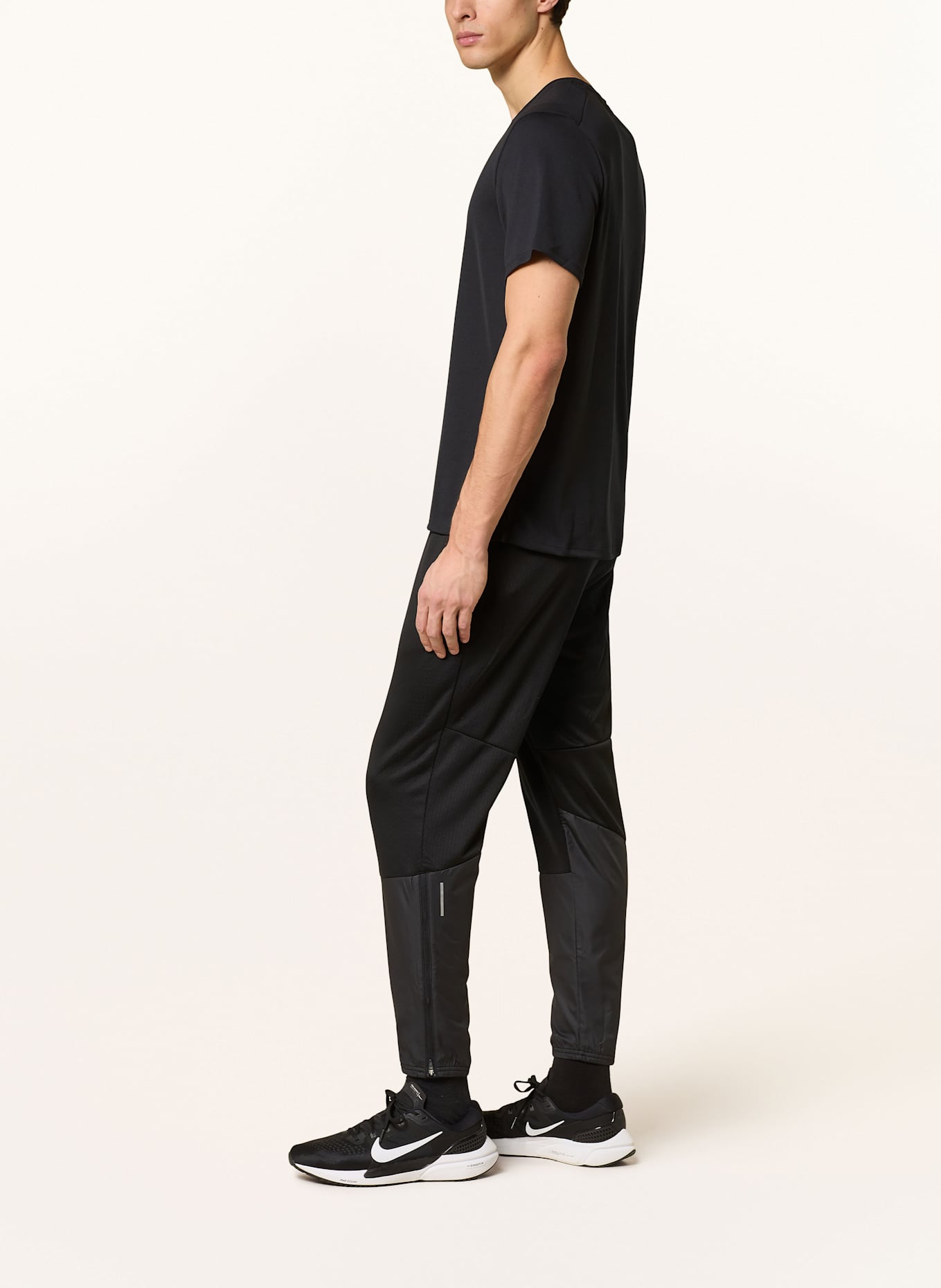 Nike SPHERE CHALLENGER running pants in black