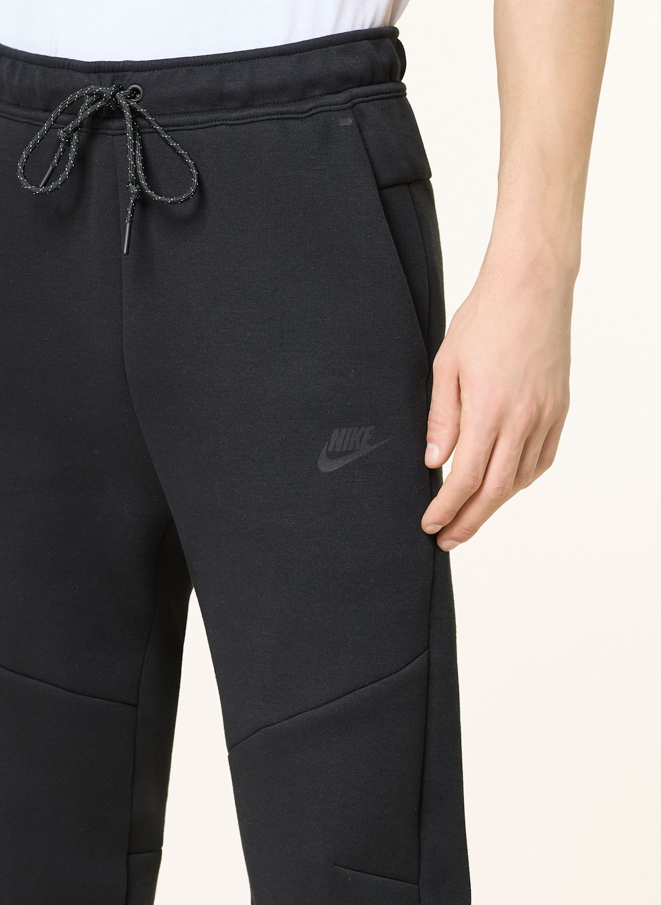 Nike Sweatpants TECH in schwarz