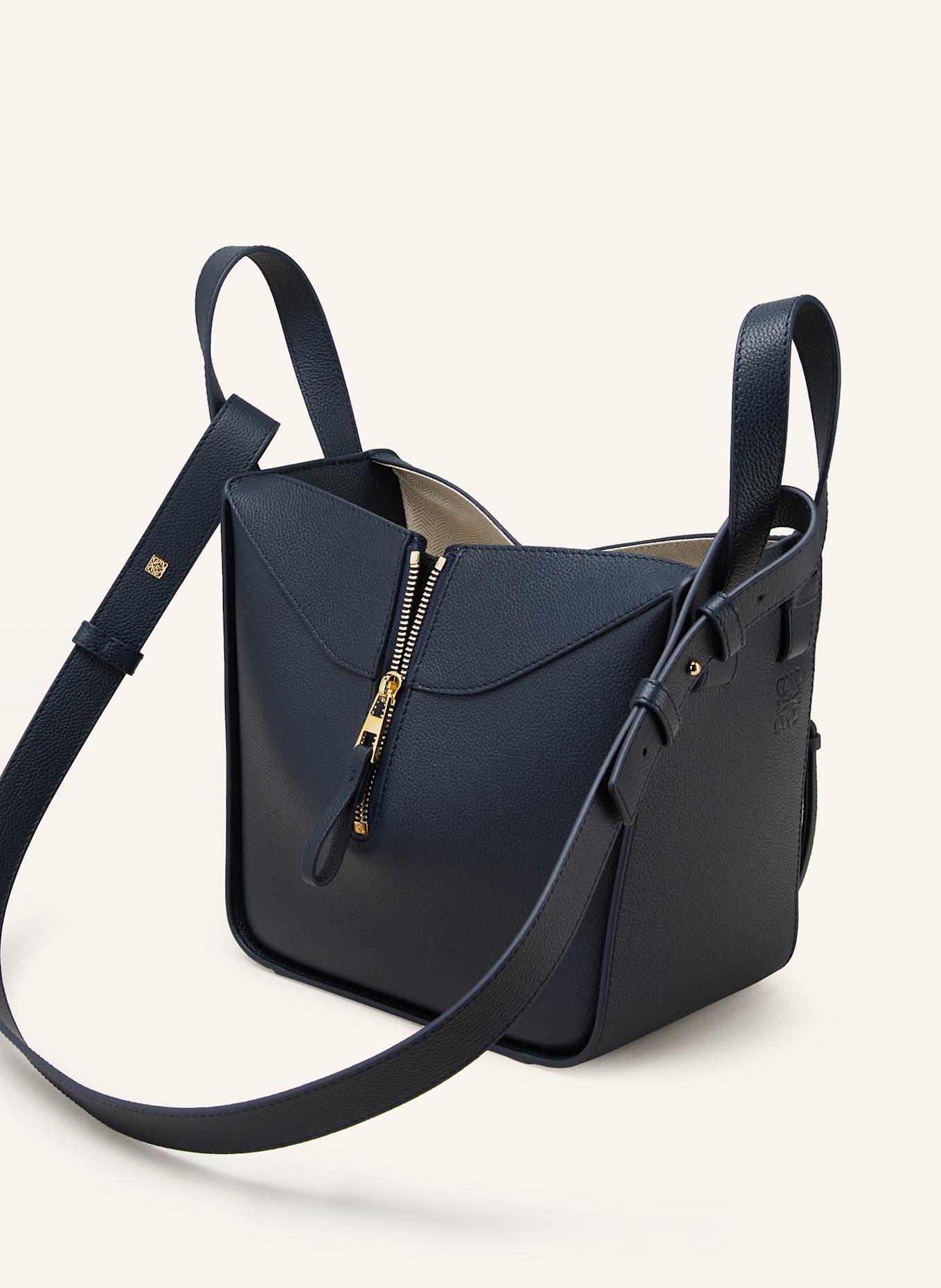 Loewe hammock medium leather shoulder bag hotsell