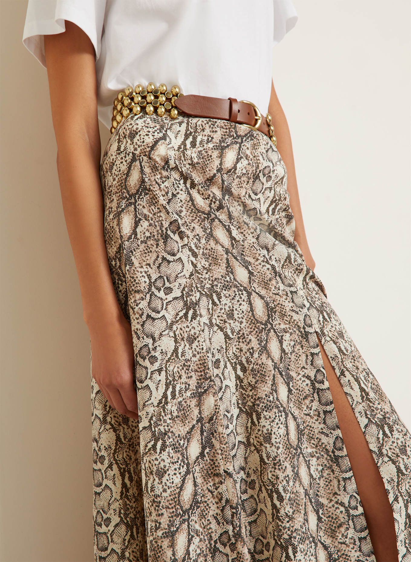 【送料&関税込】Isabel Marant Samila Skirt In Beige Silk Isabel Marant Samila Skirt In Beige Silk | italist
