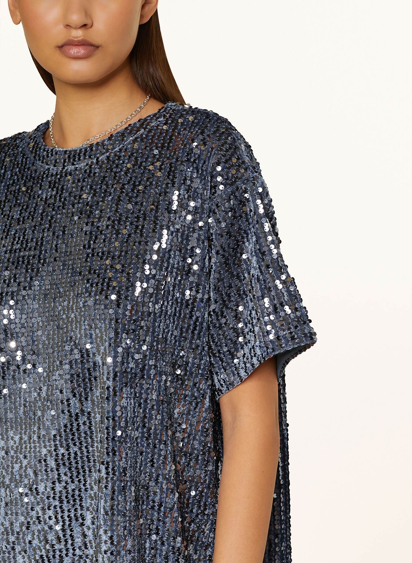 Smith & Soul Šaty s flitry: ČERNOŠEDÁ