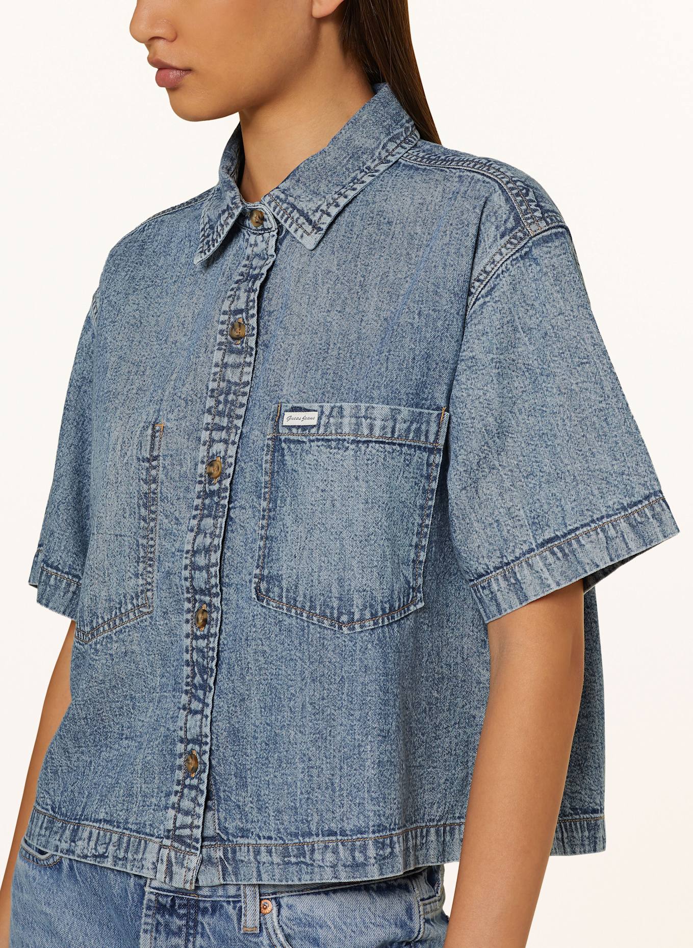 GUESS JEANS Bluzka jeansowa oversize: NIEBIESKI