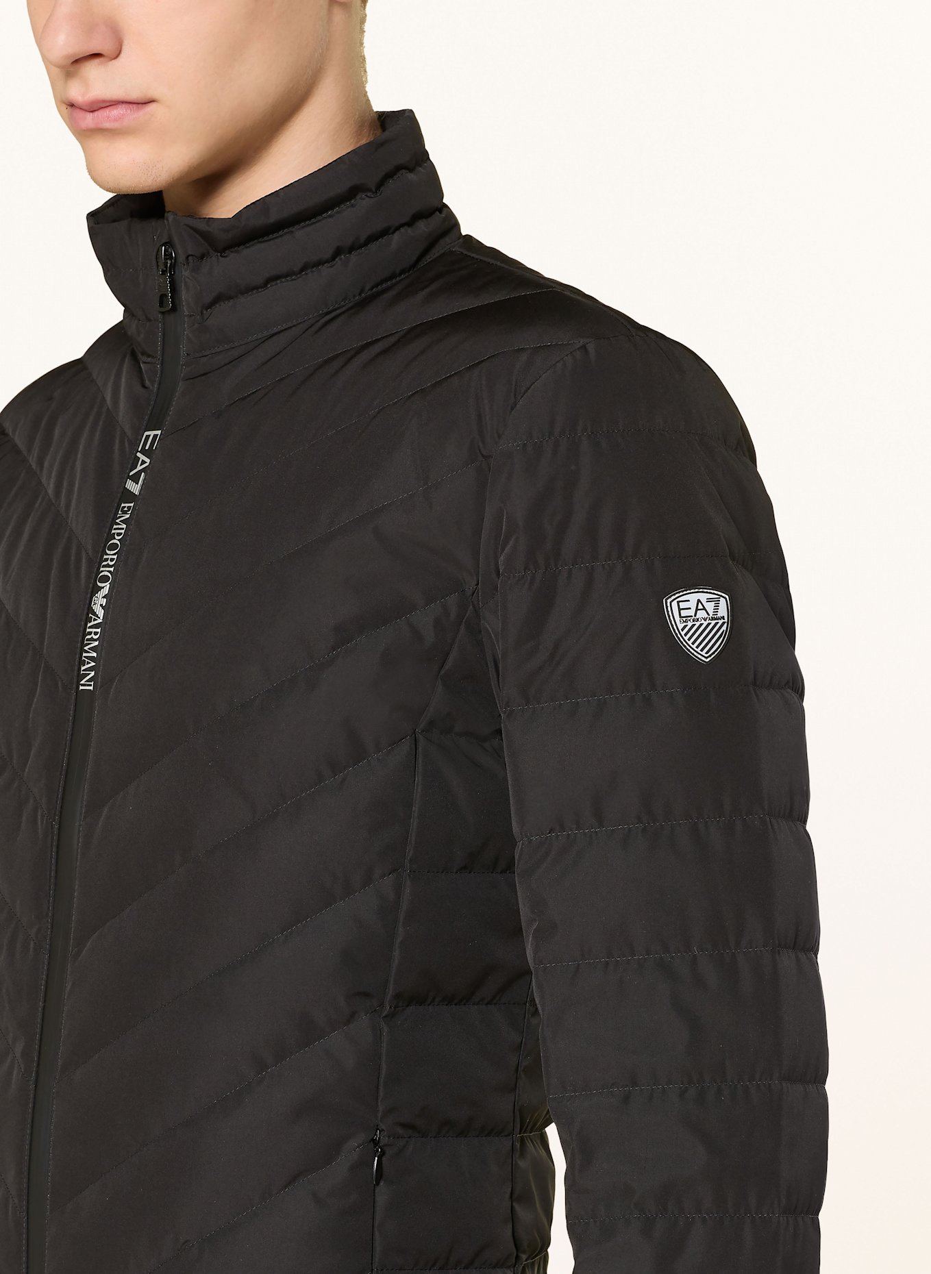 EA7 EMPORIO ARMANI Péřová bunda TRAIN PREMIUM: ČERNÁ