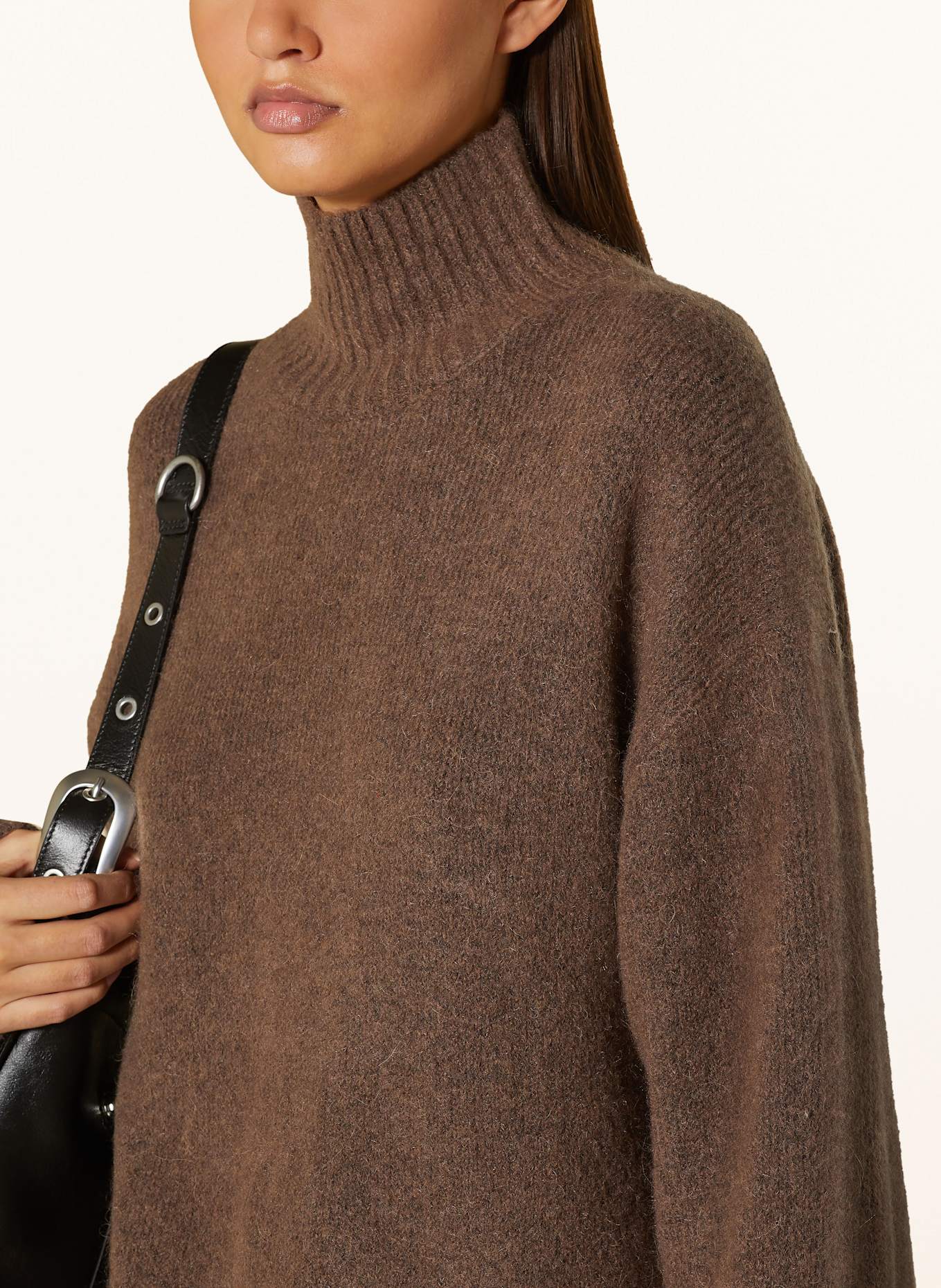 Y.A.S. Svetr: HNĚDÁ