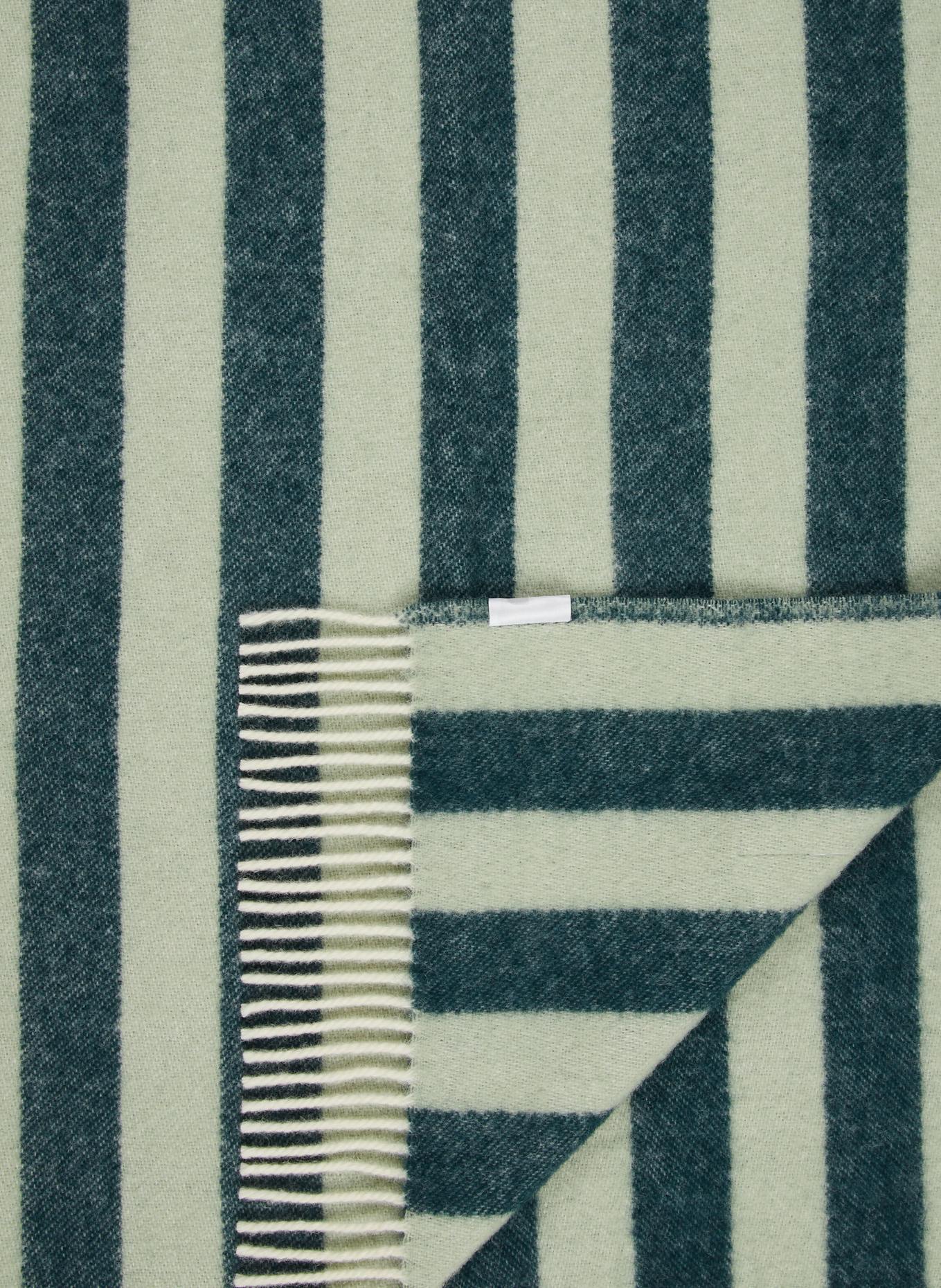 MAISON DEUX Plaid CANDY WRAP: DUNKELGRÜN / HELLGRÜN