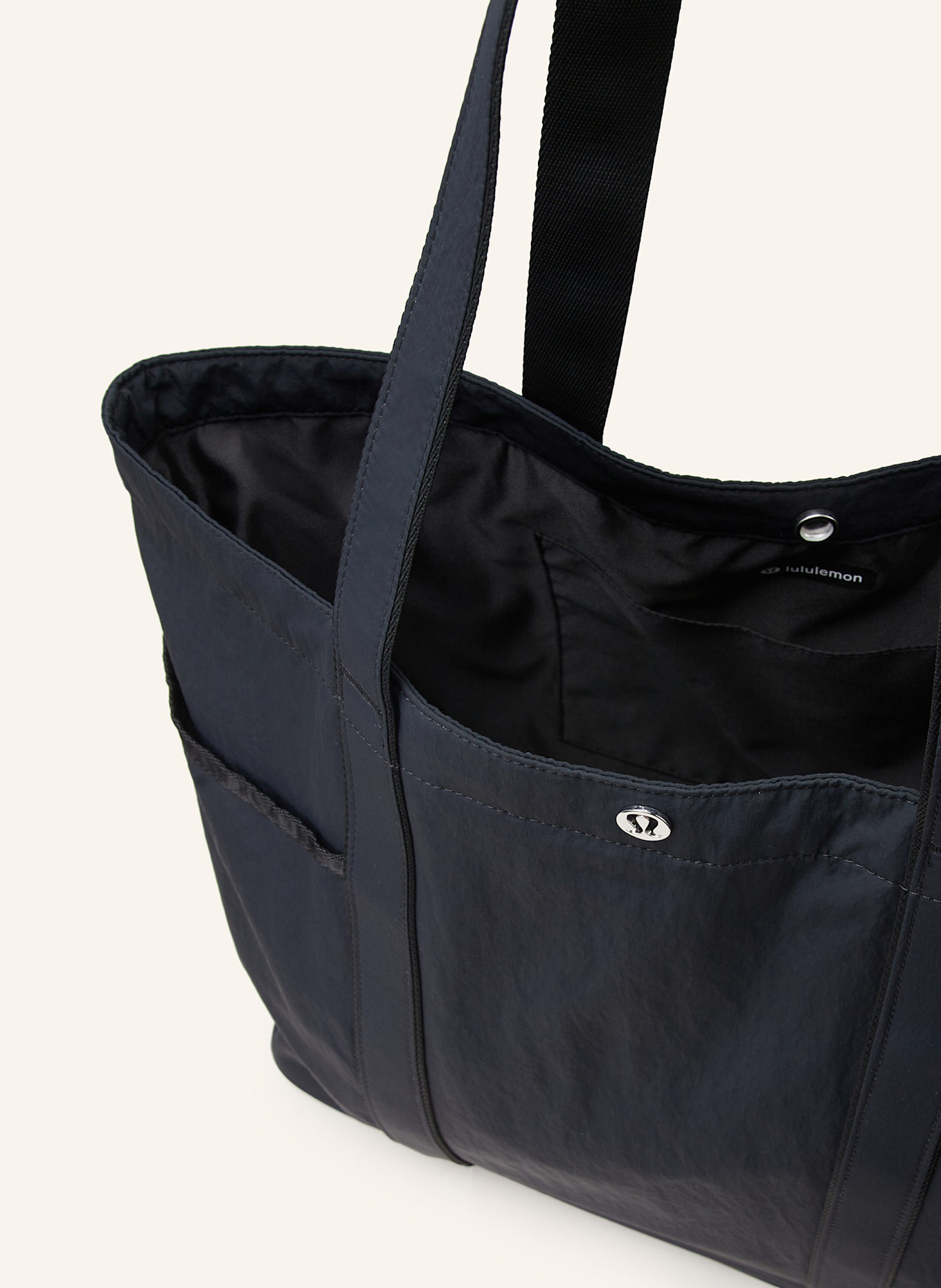 lululemon Shopper: SCHWARZ