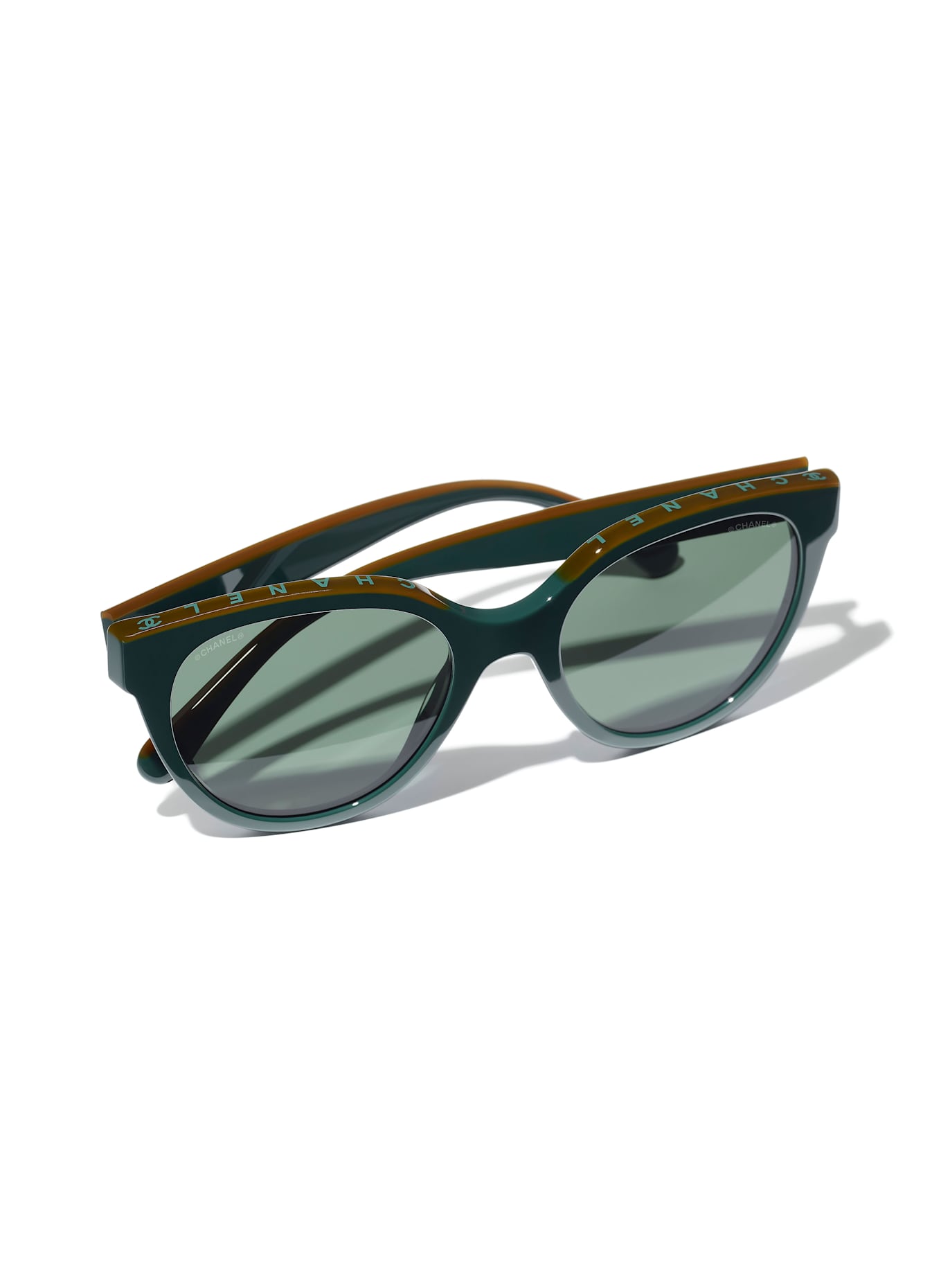 CHANEL Cat-eye shaped sunglasses: 179571 - DARK GREEN/ GREEN