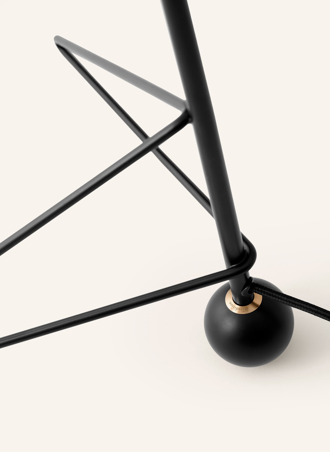 &Tradition Tischleuchte TRIPOD HM9: SCHWARZ
