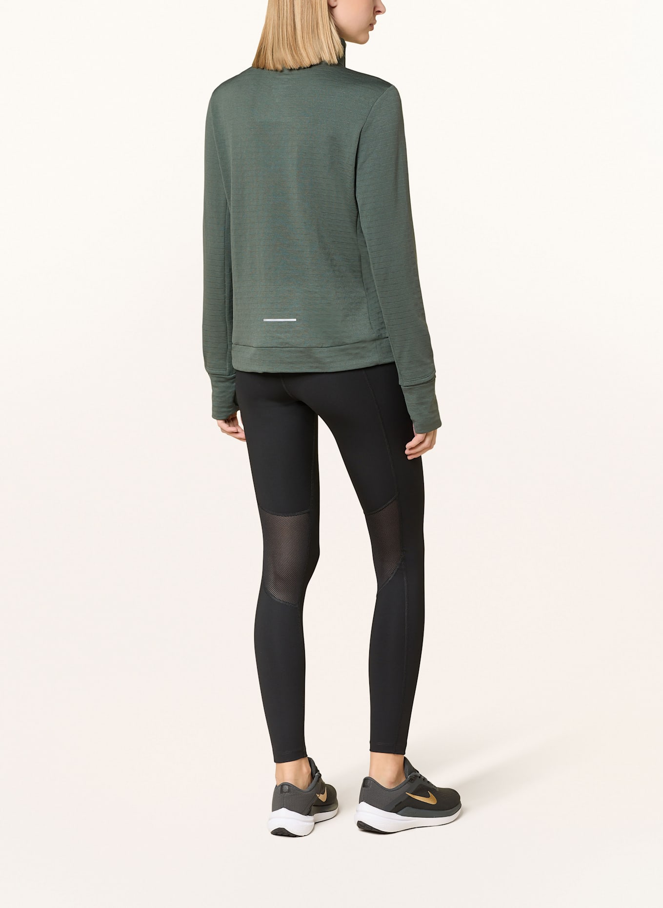 Nike Běžecké tričko THERMA-FIT SWIFT ELEMENT: TMAVĚ ZELENÁ