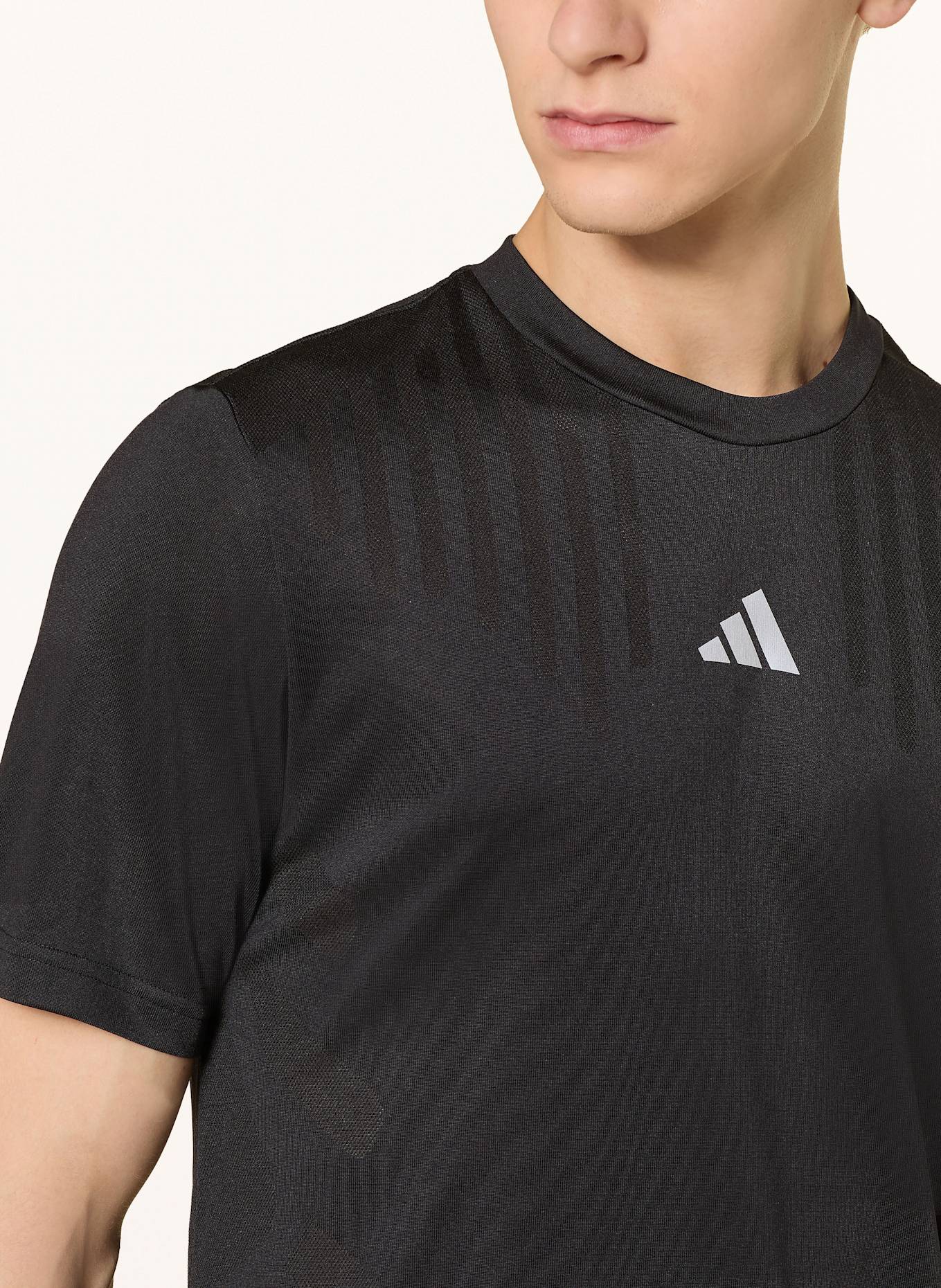 adidas T-shirt HIIT AIRCHILL: BLACK