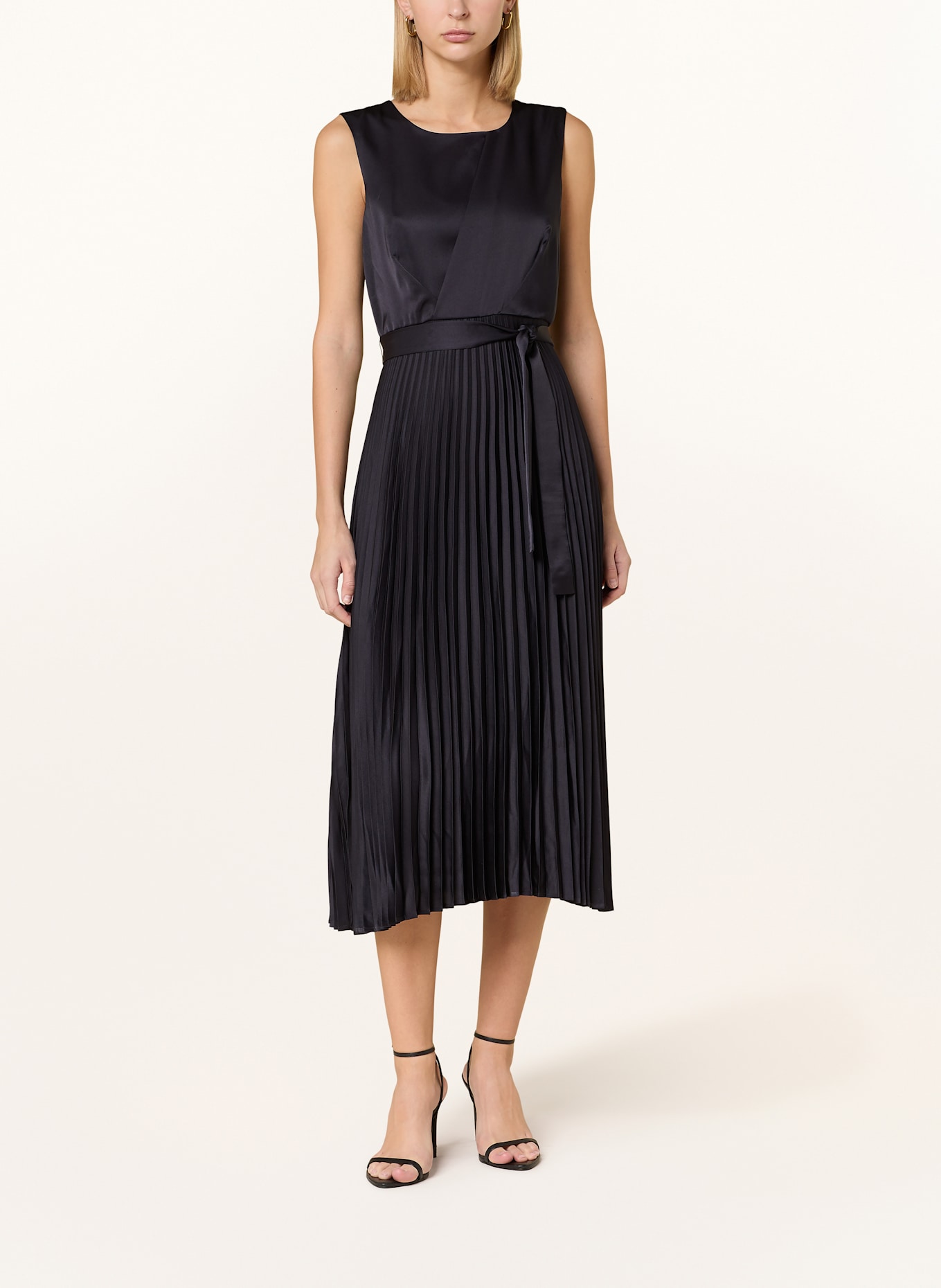 comma Plisseekleid aus Satin: DUNKELBLAU