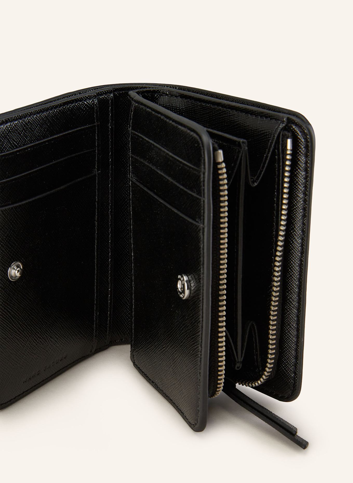 MARC JACOBS Saffiano-Geldbörse THE MINI COMPACT WALLET: SCHWARZ/ WEISS