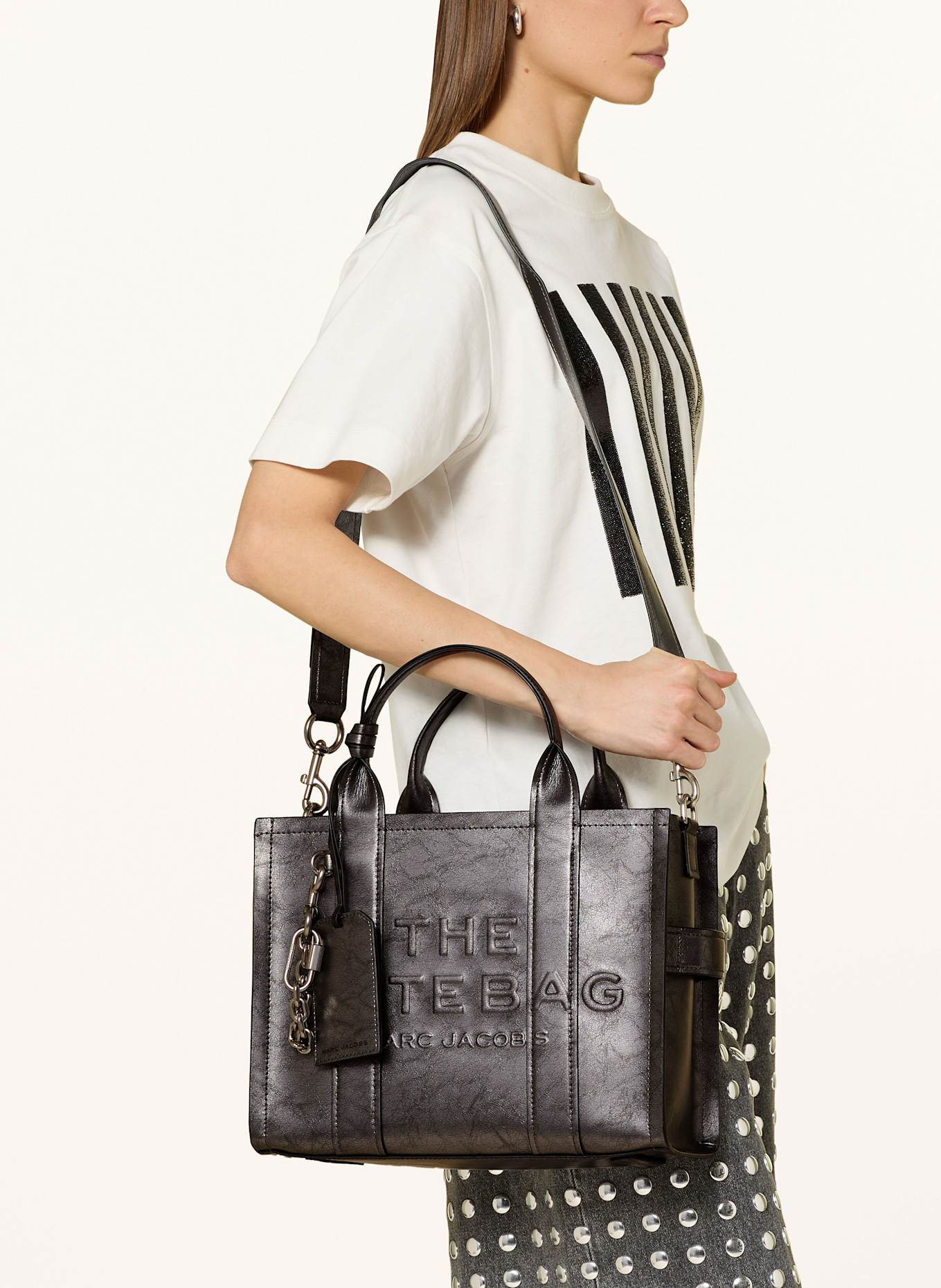 MARC JACOBS Torebka THE CRINKLE LEATHER MEDIUM TOTE BAG kolor cziemnoszary