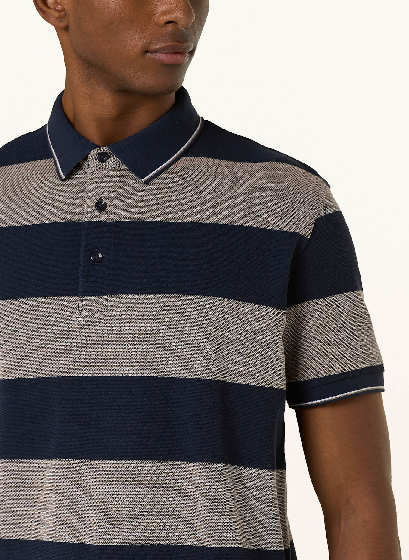 STROKESMAN'S strikket polo-kjole i jomfru-uld: DARK BLUE/ BEIGE
